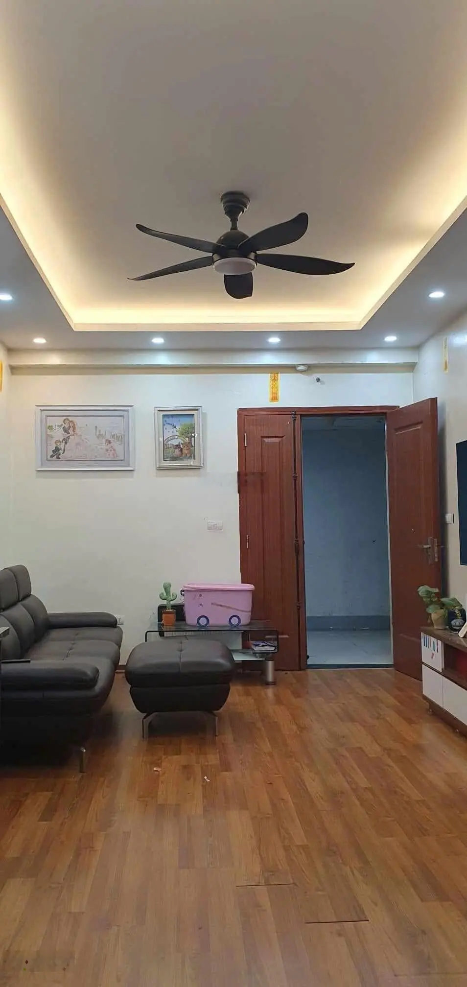 Bán căn góc 2pn, 2wc tại ct5 xa la - diện tích 78m2 - giá 3.2x tỷ (thương lượng). Lh: 0845 994 ***