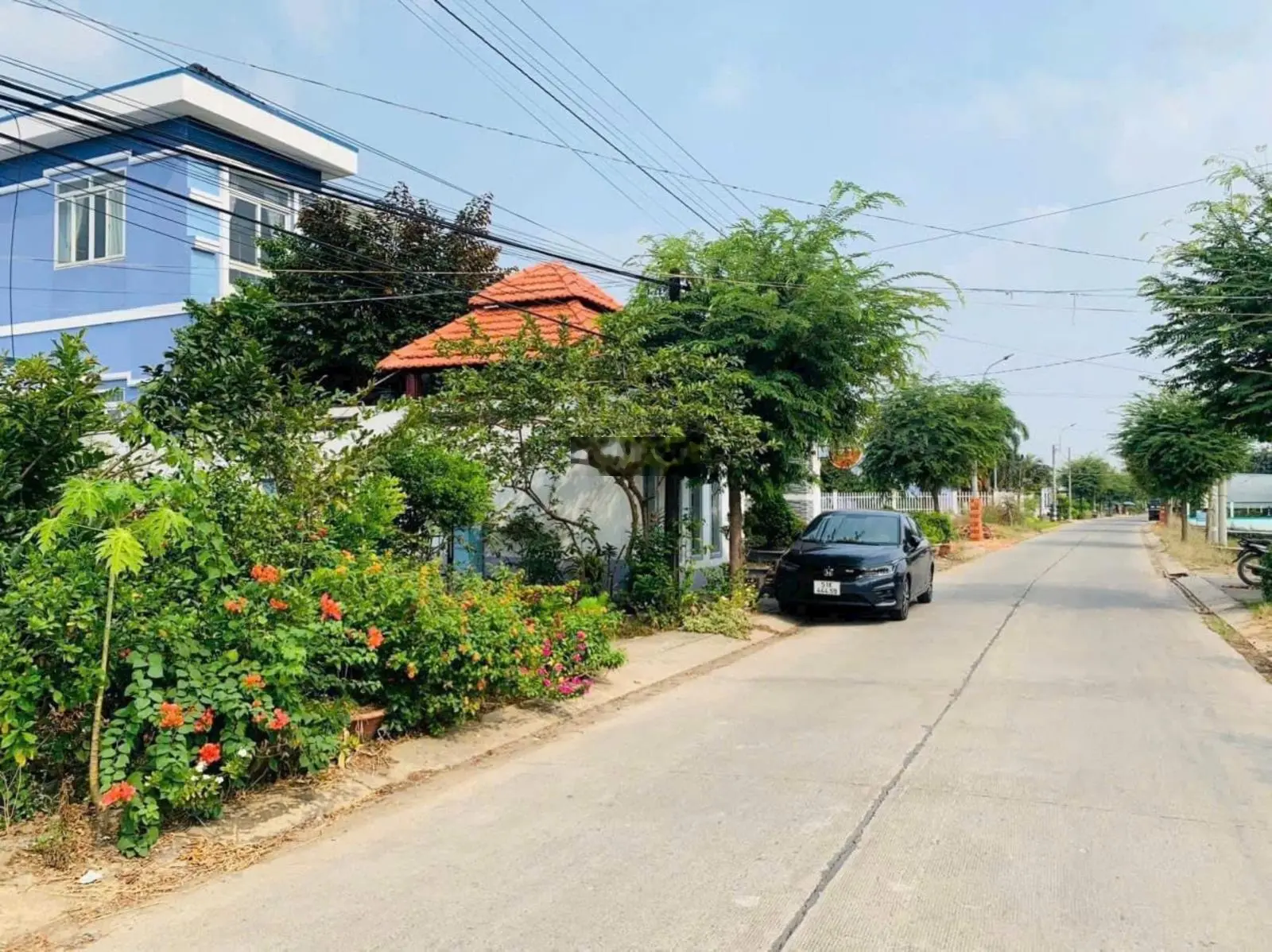 Cần bán 200m2 đất thổ mặt tiền đường xe tải lớn chạy, SHR, khu đông dân, giá rẻ