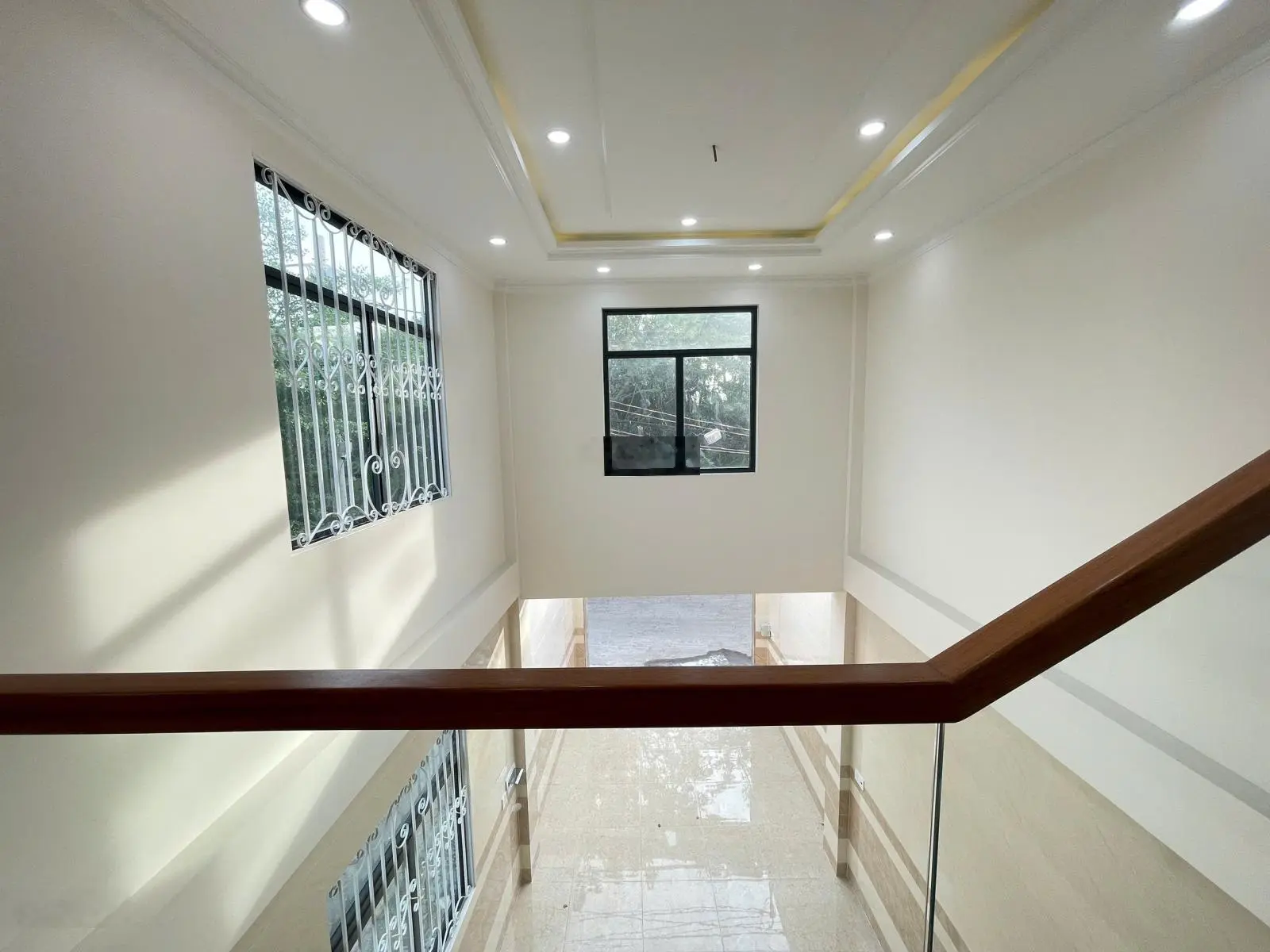 Nhà 1 trệt 5 lầu có thang máy ven sông Sài Gòn - khu nhà phố đồng bộ đường 9m liền kề Vạn Phúc City