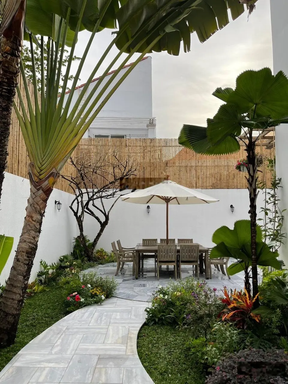 Thảo Điền - bán căn villa 500m2 - sân vườn hồ bơi. Mới 100% full nội thất - chỉ 99 tỷ