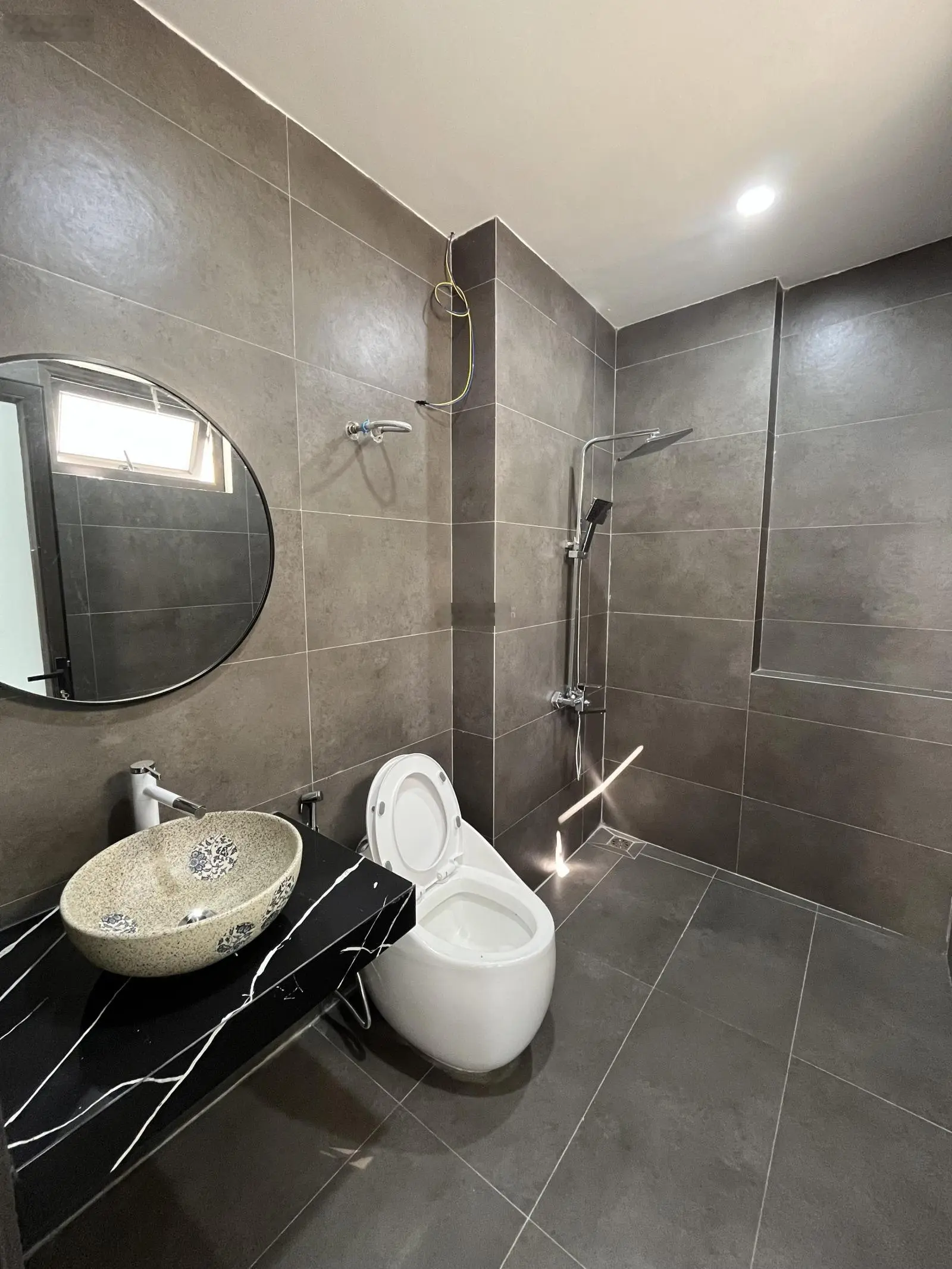 Lạc Long Quân toà nhà 7 tầng thang máy lô góc view thoáng 51m2 mặt tiền 5.7m