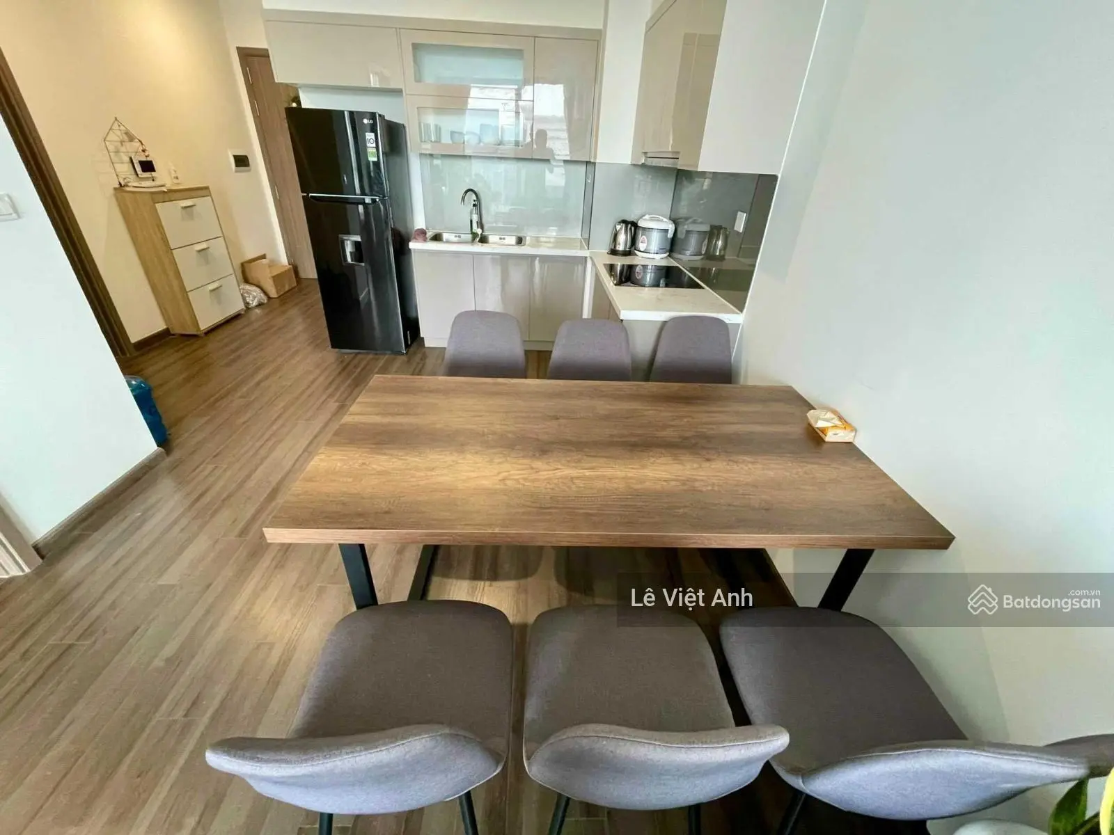 Bán căn hộ 2PN, 2VS - Vinhomes Symphony Riverside Long Biên, hướng Đông Nam, full nội thất hiện đại