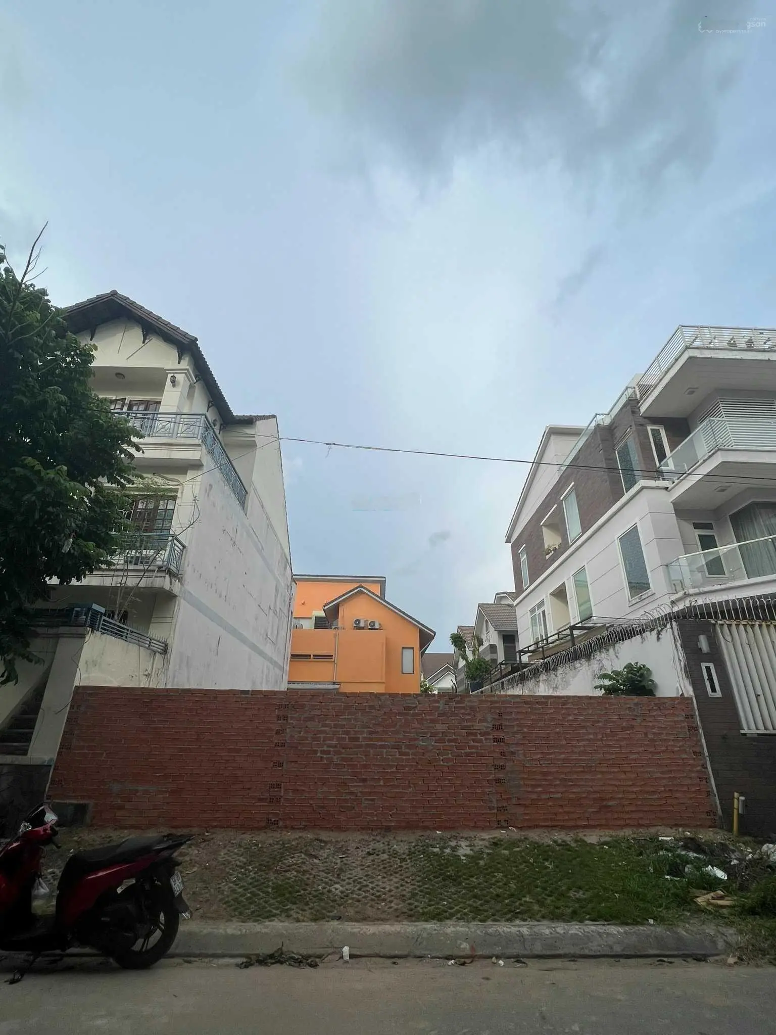 Bán đất xây biệt thự - đường 17 ngay Song Hành - Quận 2. DT: 10 x 20m - sổ đỏ - 42 tỷ TL