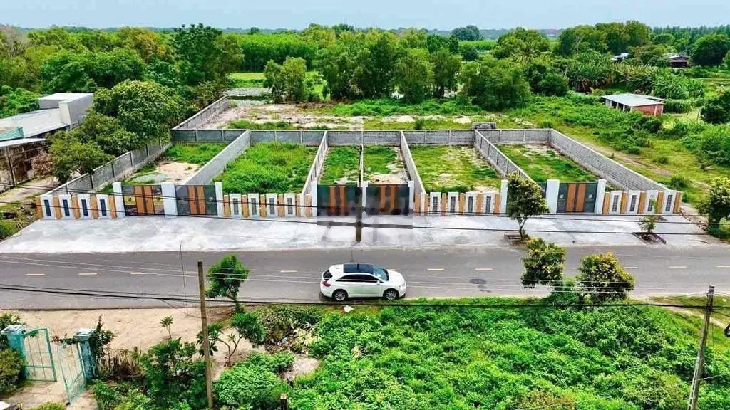 VÀI LÔ ĐẤT ĐẸP NGAY TRUNG TÂM - KẾ BÊN UỶ BAN - TRƯỜNG HỌC - GẦN BIỂN