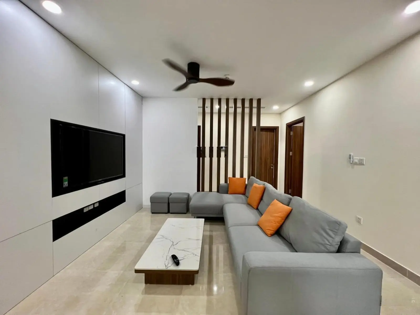 Hiếm có khó tìm, 2 ngủ tầng trung, hướng thoáng mát, hot nhất khu vực Cầu Giấy, Xuân Thủy