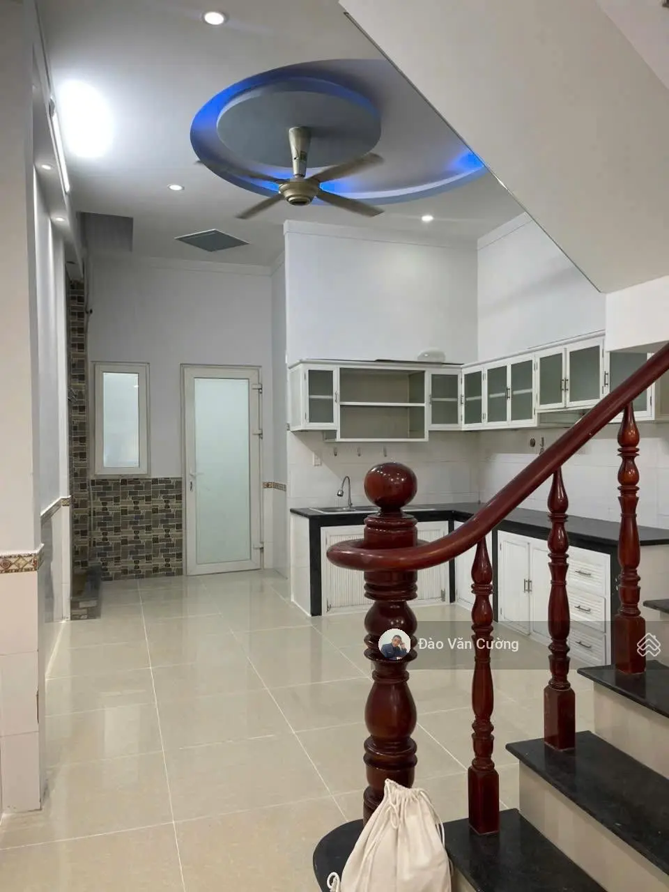 Nhà chính chủ bán gấp 3,45 tỷ ngay trung tâm hành chính Dĩ An DT 72m2 1 trệt 1 lầu 3p ngủ. Sổ riêng