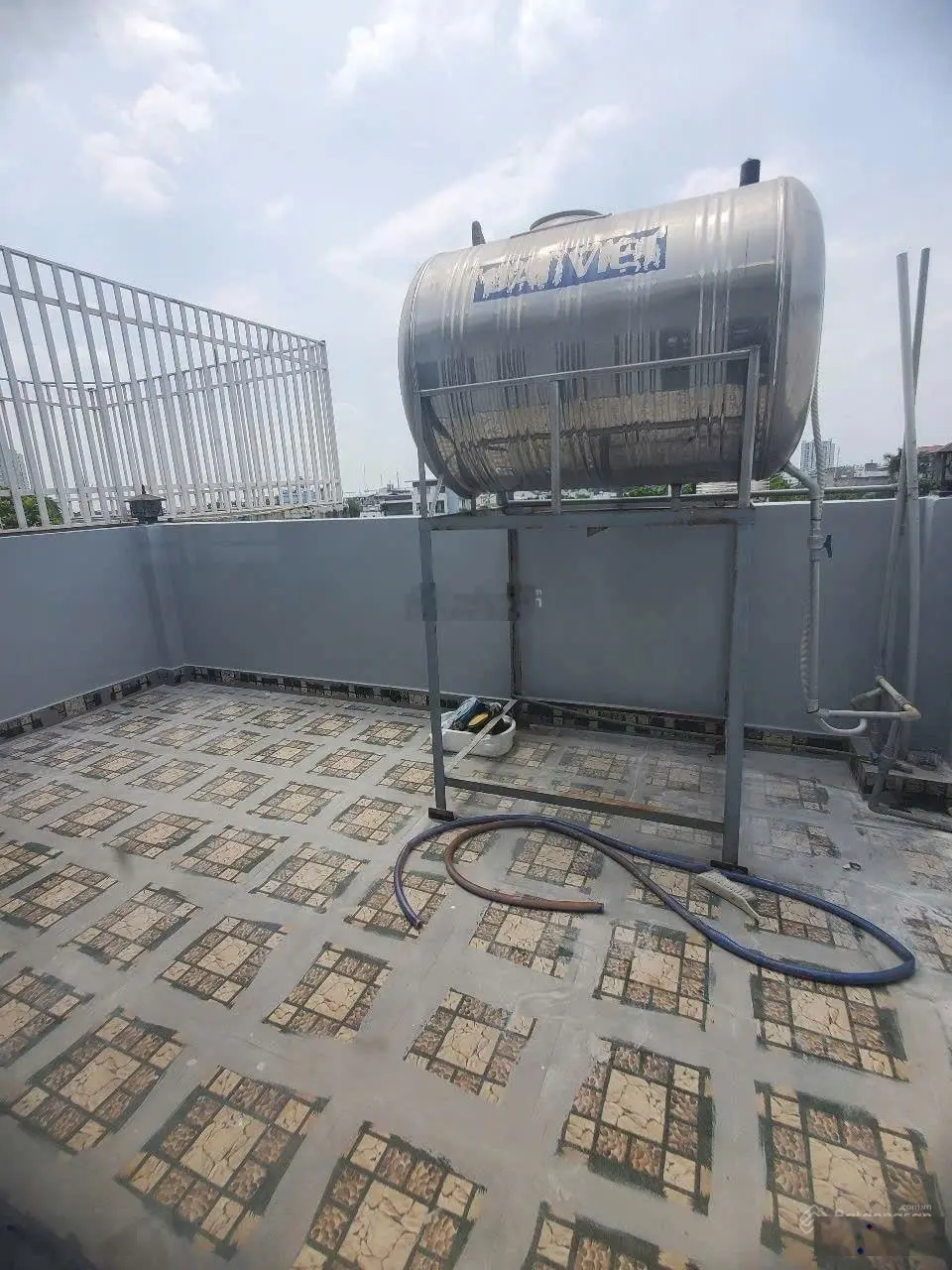 Bán nhà 4 tầng mặt tiền hẻm 67 Đào Tông Nguyên. Hẻm xe hơi 6 m thông tứ phía. Giá 5.3 tỷ tl