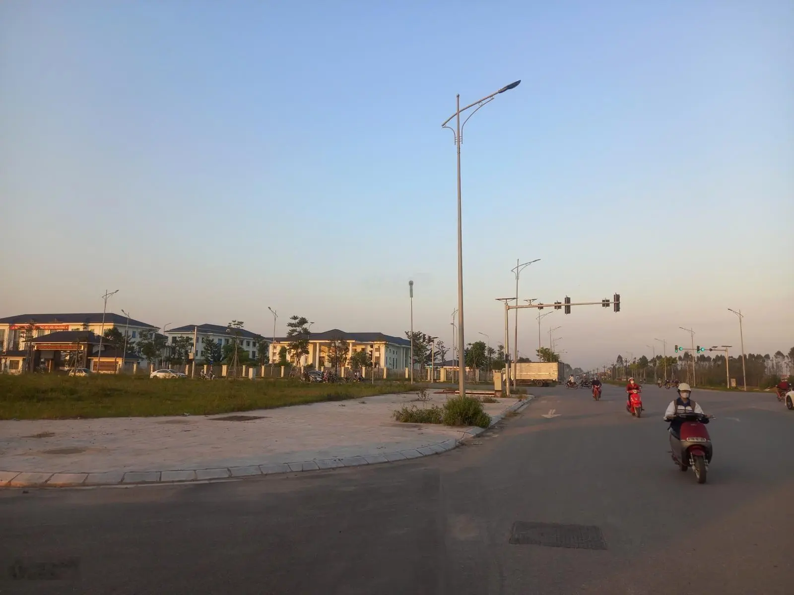 Bán lô đất mặt đường Hùng Vương - Thành phố Bắc Giang, bán đất, để bao lâu cũng được. 119m2 mặt 7m