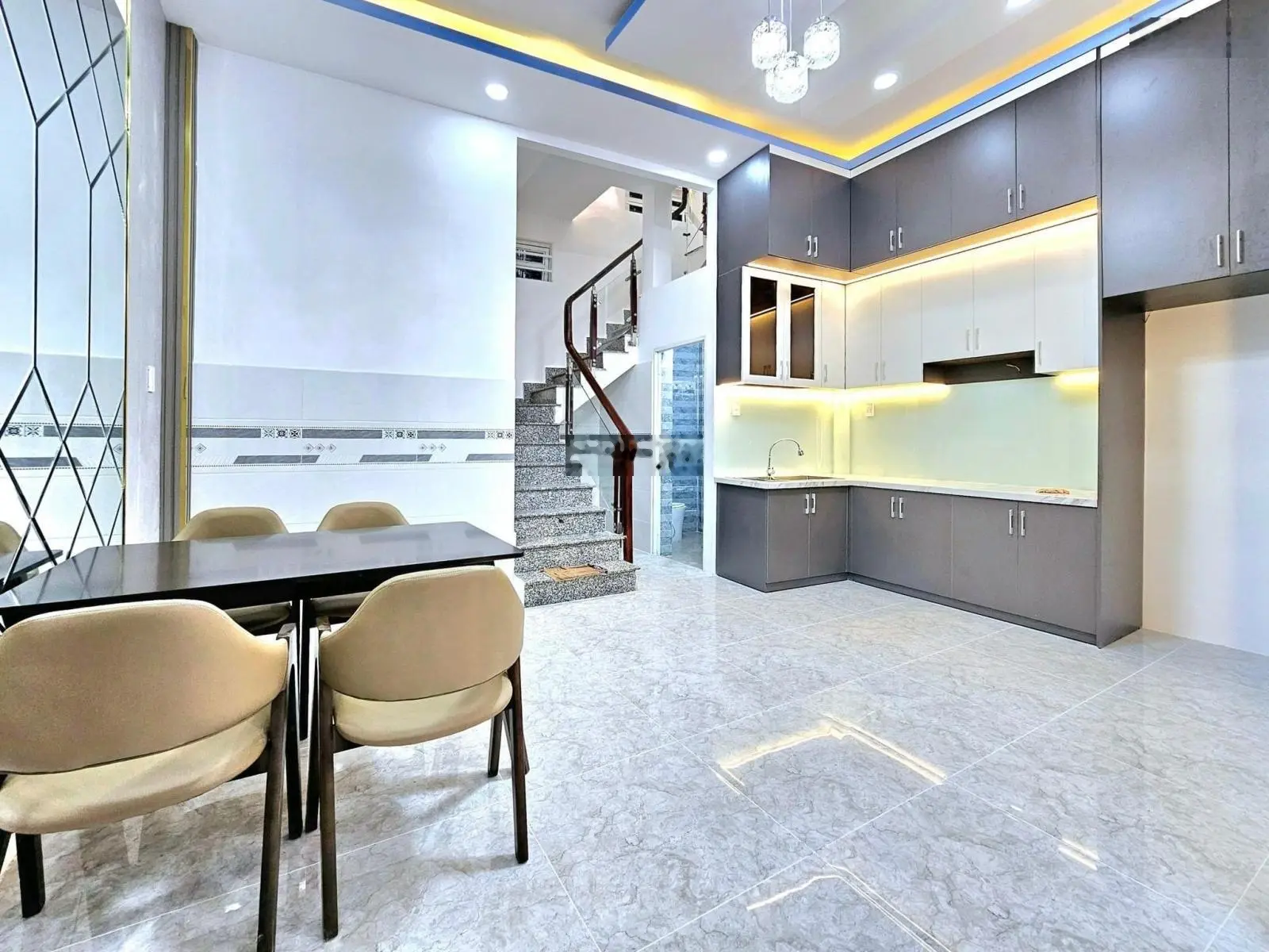 Vip! Nhà đẹp cần tiền nên bán gấp ngay Chợ Bàn Cờ - Q. 3, sổ sẵn, chốt giá bán ngay
