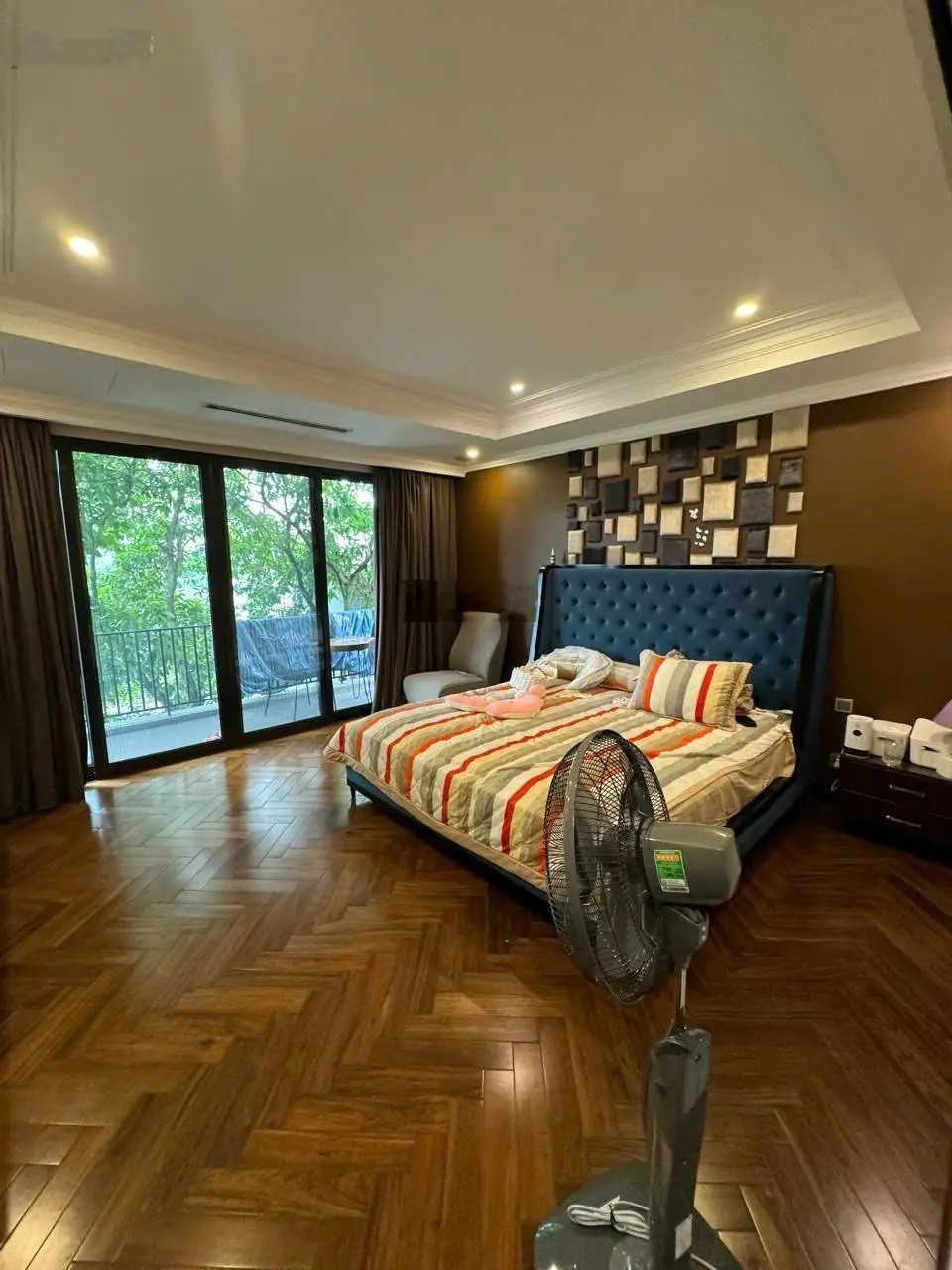 Bán biệt thự đơn lập Vườn Tùng diện tích 400m2 hoàn hiện full nội thất, 5pn, 5vs