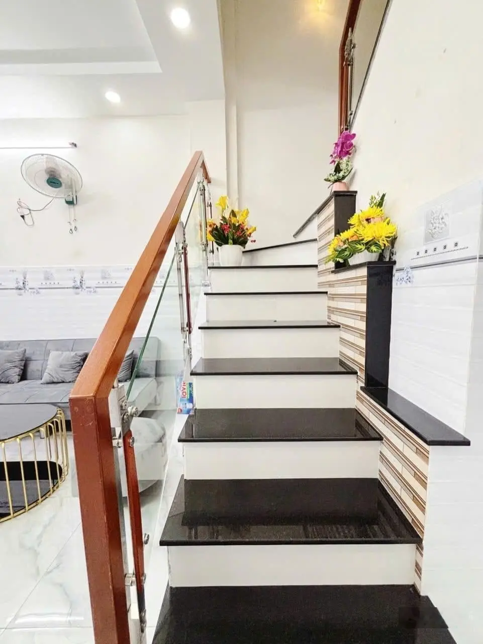 Nợ Bank ra liền căn nhà Phan xích long P7 Phú Nhuận giá 3tỷ3/48m2 sổ hoàn công, Lh: 0938 375 *** Khoa
