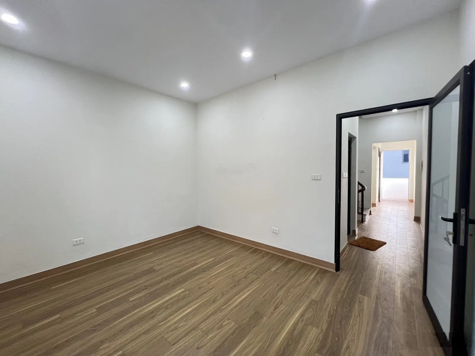 Bán nhà riêng dân xây 4PN, 3WC, 47,3m2, 5,79 tỷ tại Bát Khối, ô tô đỗ cửa