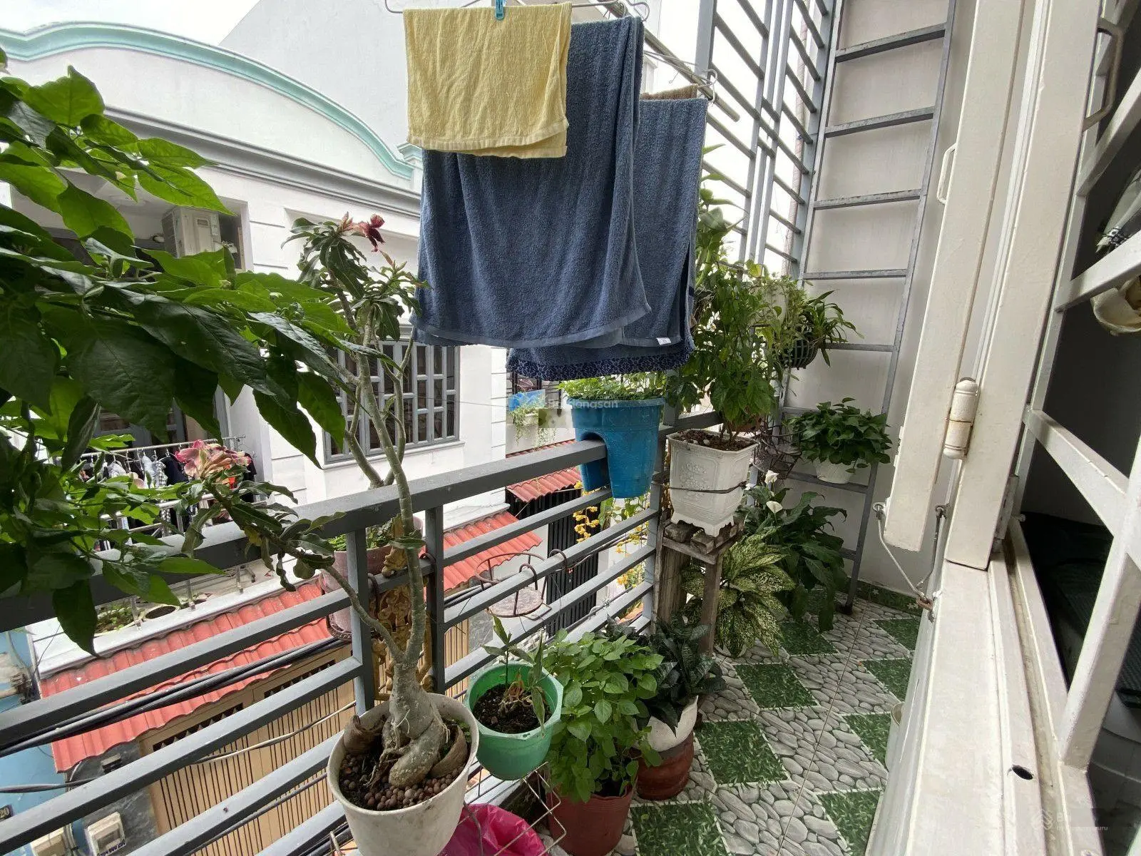 Nhà mới cứng - hẻm 4m - DT 38m2 - 1 trệt 1 lầu