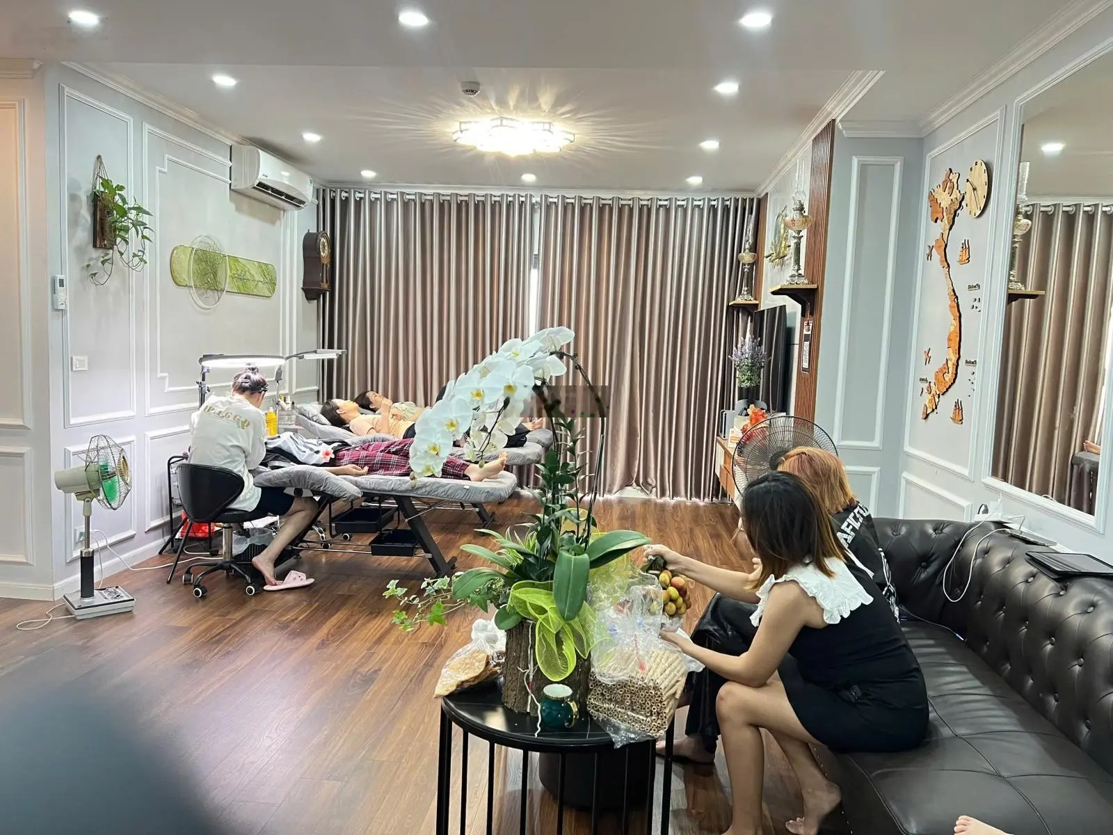 Chính chủ tại An Bình Plaza, bán căn 3 ngủ, DT 83m2, giá 4,7 tỷ, quan tâm LH: Mr Thắng 0987 336 *