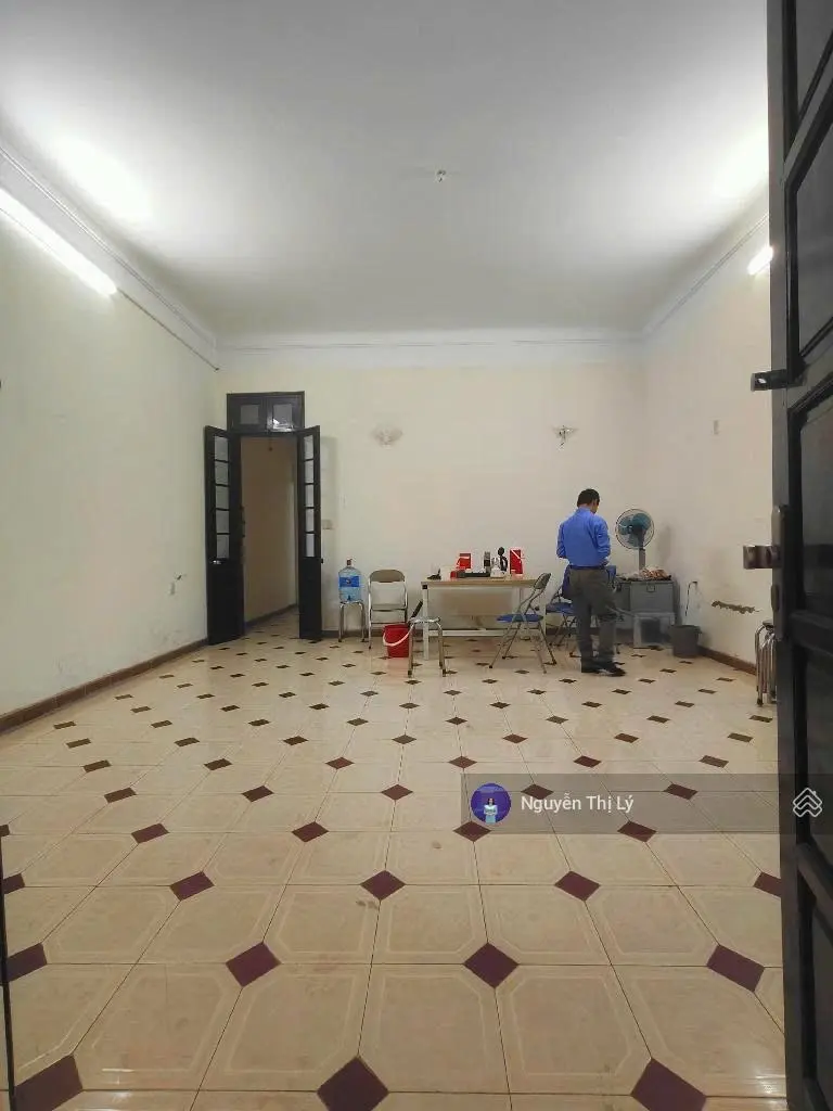 Bán đất trung kính tặng nhà 4 tầng , vị trí đắc địa , 2 thoáng , phân lô ,mt rộng ,122m - giá 53 tỷ
