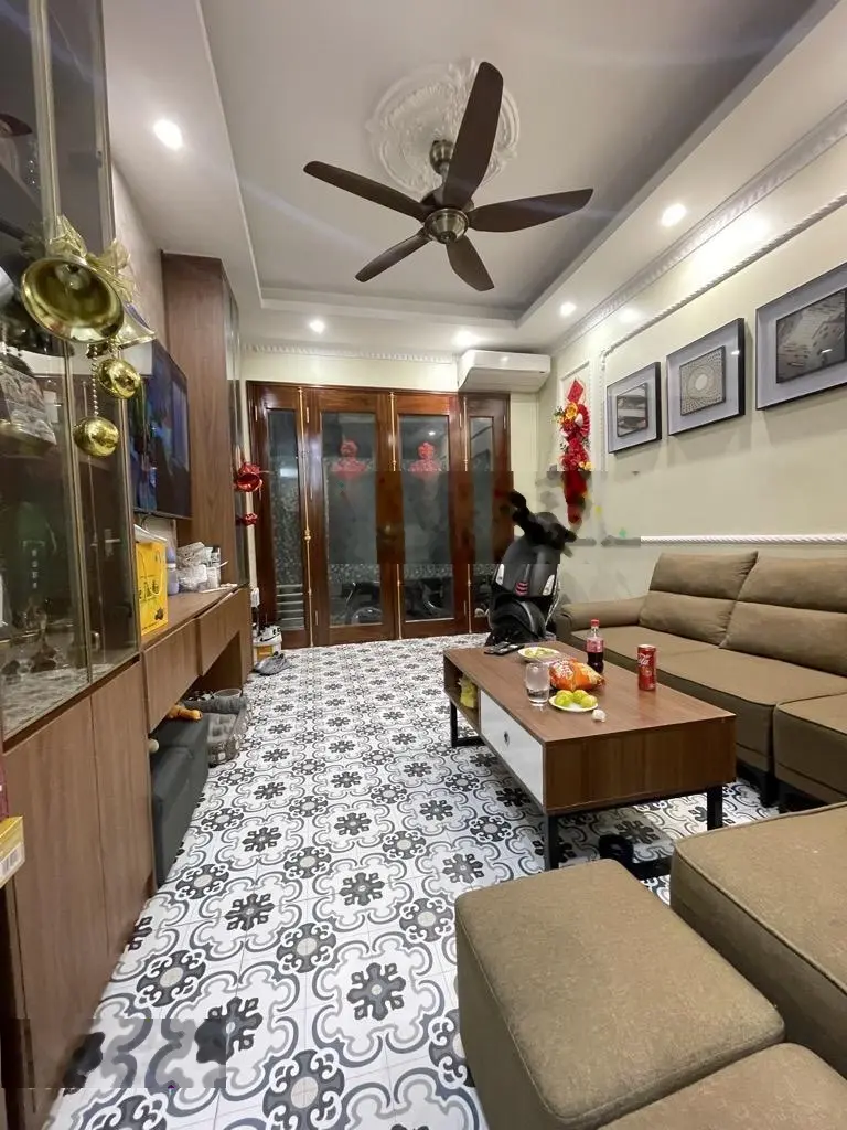 Nhà mới tinh siêu đẹp hưởng trọn tiện ích phố Ngọc Lâm, LB 45m2 5 tầng gần ngay ô tô tránh