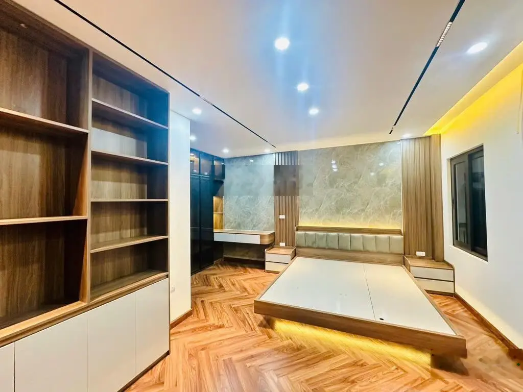 Nhà Tôn Đức Thắng, thang máy, cách 1 nhà ra mặt phố. DT: 35/40m2, 7T, 13.4 tỷ