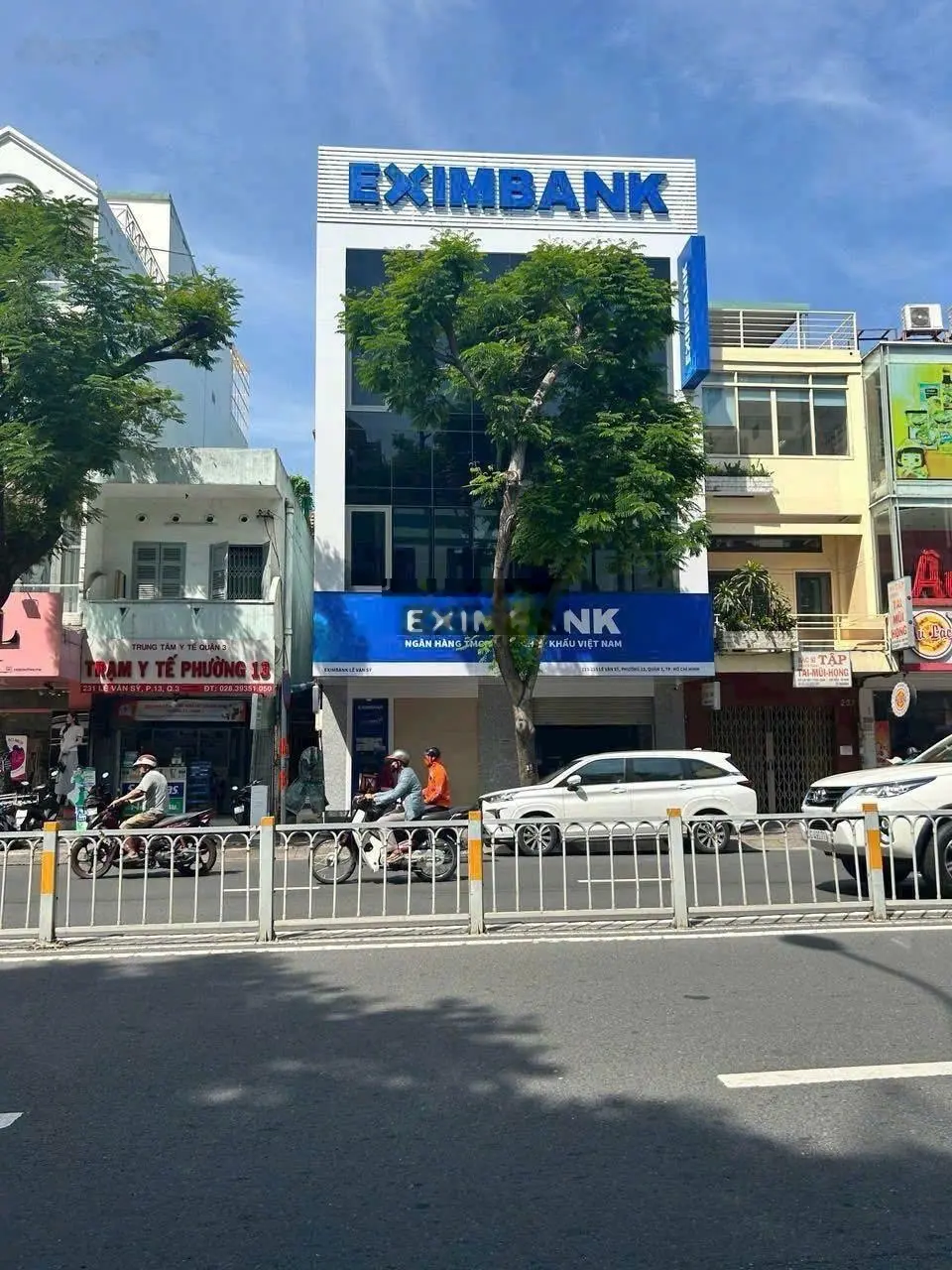 Giảm 3 tỷ! MT ngay Nguyễn Chí Thanh chợ Tân Thành. DT: (3.7 * 17m) 5 lầu. Giá: 16.5 tỷ