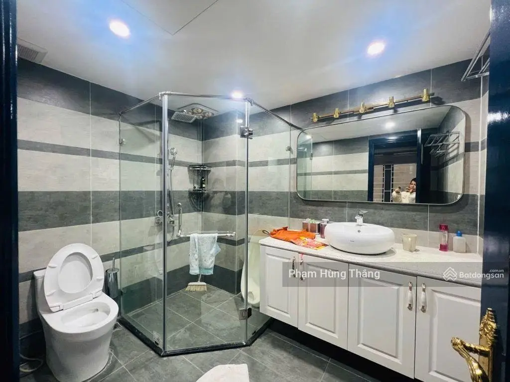 Bán nhà mặt phố Đại La, HBT, 65m2, 7 tầng. Lô góc. Thang máy. Vỉa hè kinh doanh. Dòng tiền gần 100T