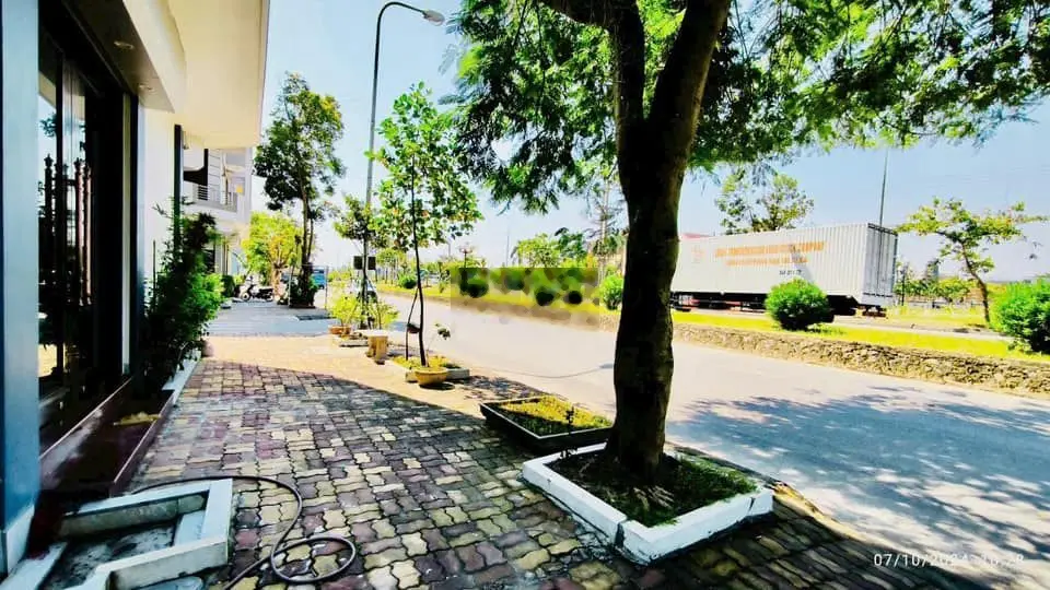 Cần bán 67,45m2 đất mặt tiền rộng đường đôi Tứ Minh kđt Vạn Lộc