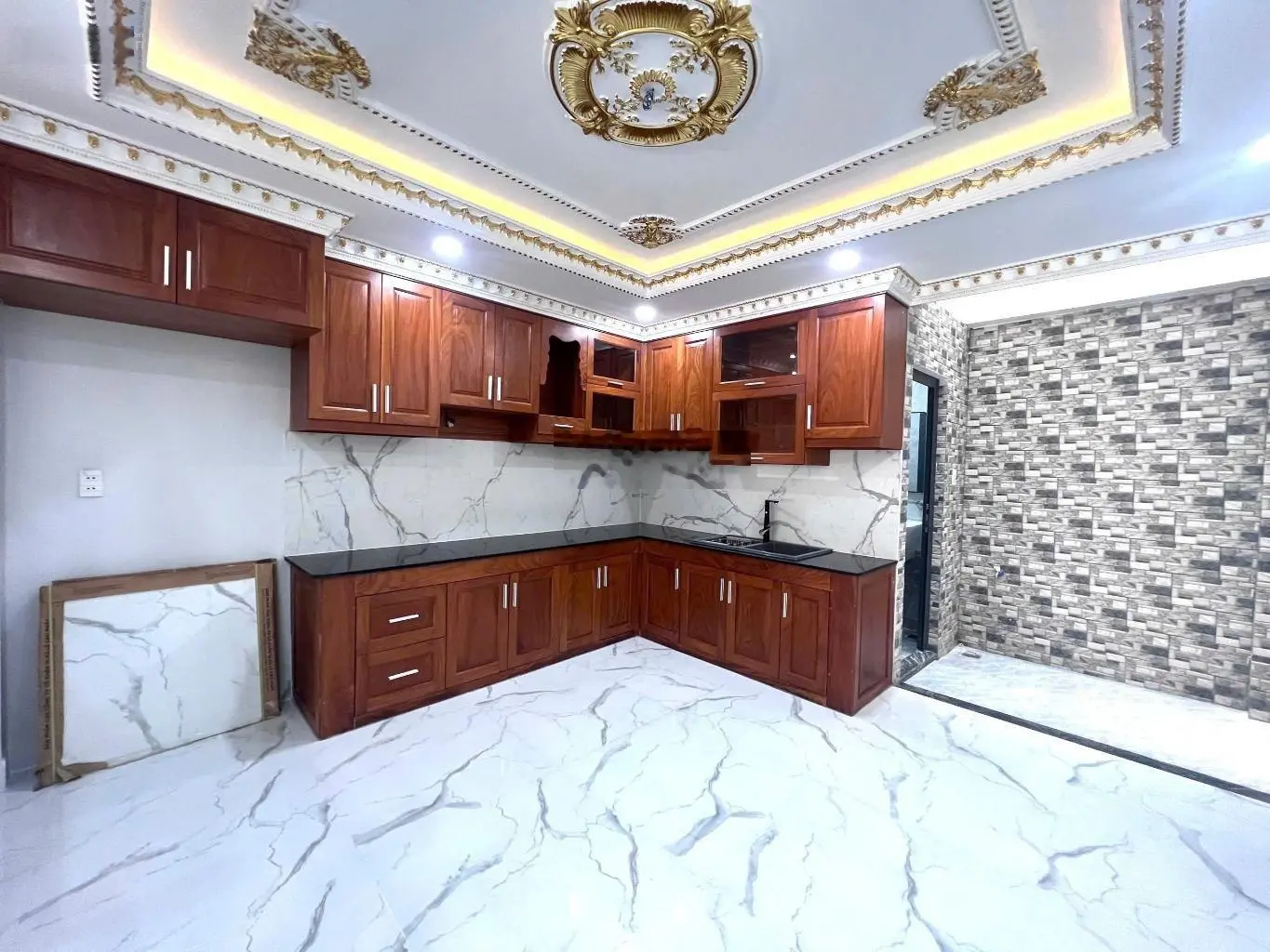 Bán nhà xinh - đẹp nhất xóm - dt 68m2 - 4tầng - 5wc - đ rộng 6 m gọi ngay để đi xem nhà.