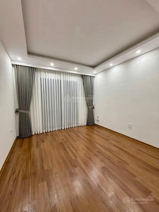Hơn 5 tỷ, nhà 5 tầng Phố Bát Khối - Long Biên, ô tô đầu ngõ nhà, 70m ra mặt phố