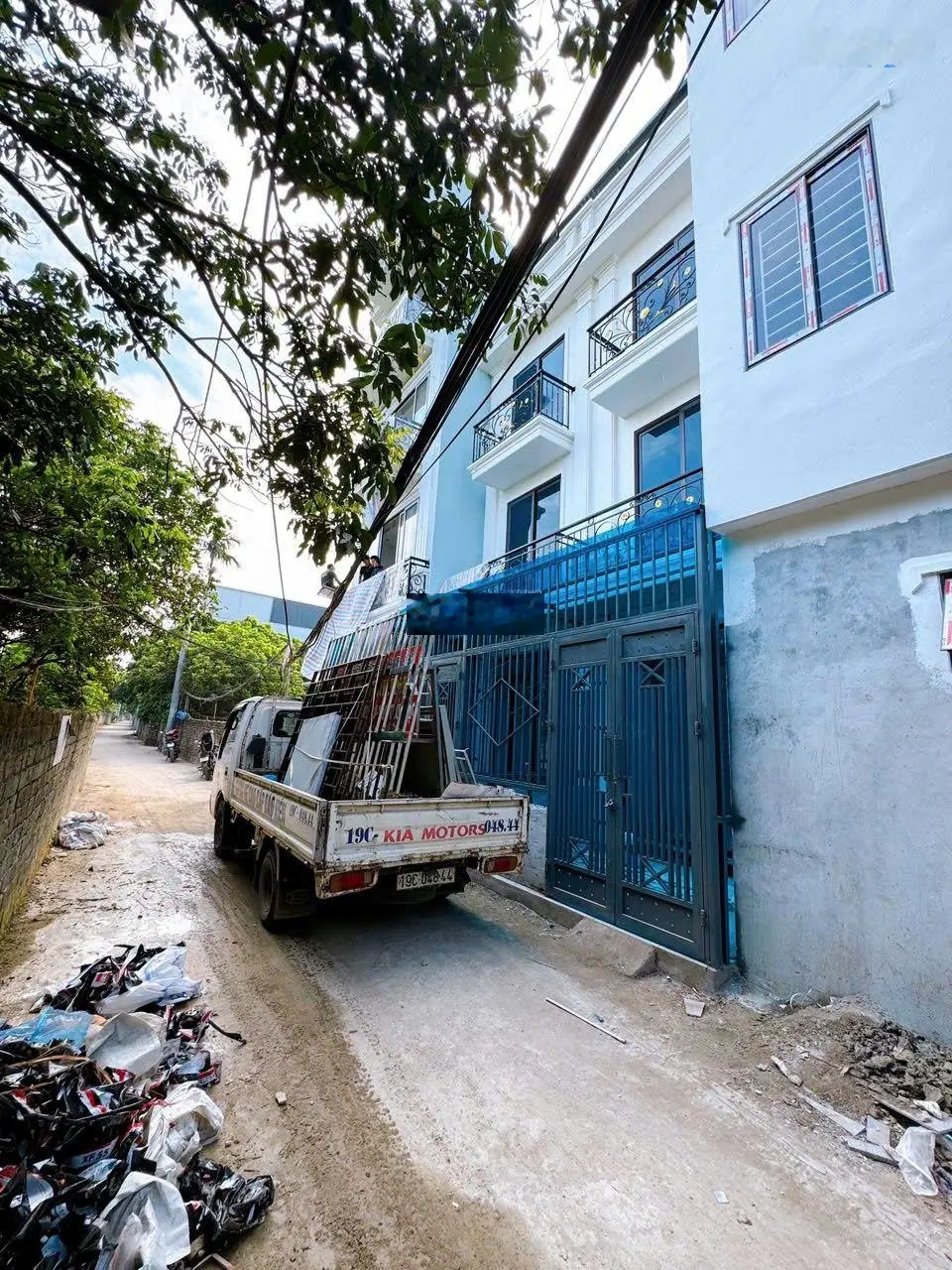 Bán căn 47m2x3T, ô tô đỗ, sân trước sau, gần chợ Đông La, 7 phút ra Penika Tố Hữu