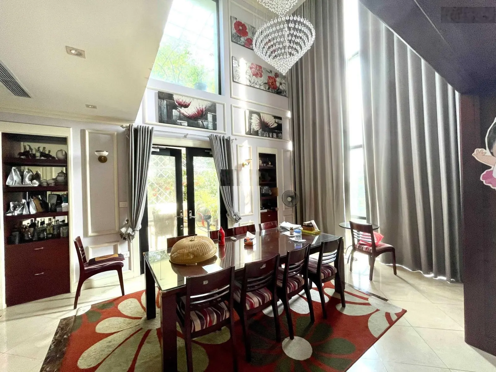 Bán cả căn nhà 6 tầng 420m2, thang máy, hầm để xe view tuyệt đẹp, 2 mặt phố và đi lại thuận tiện