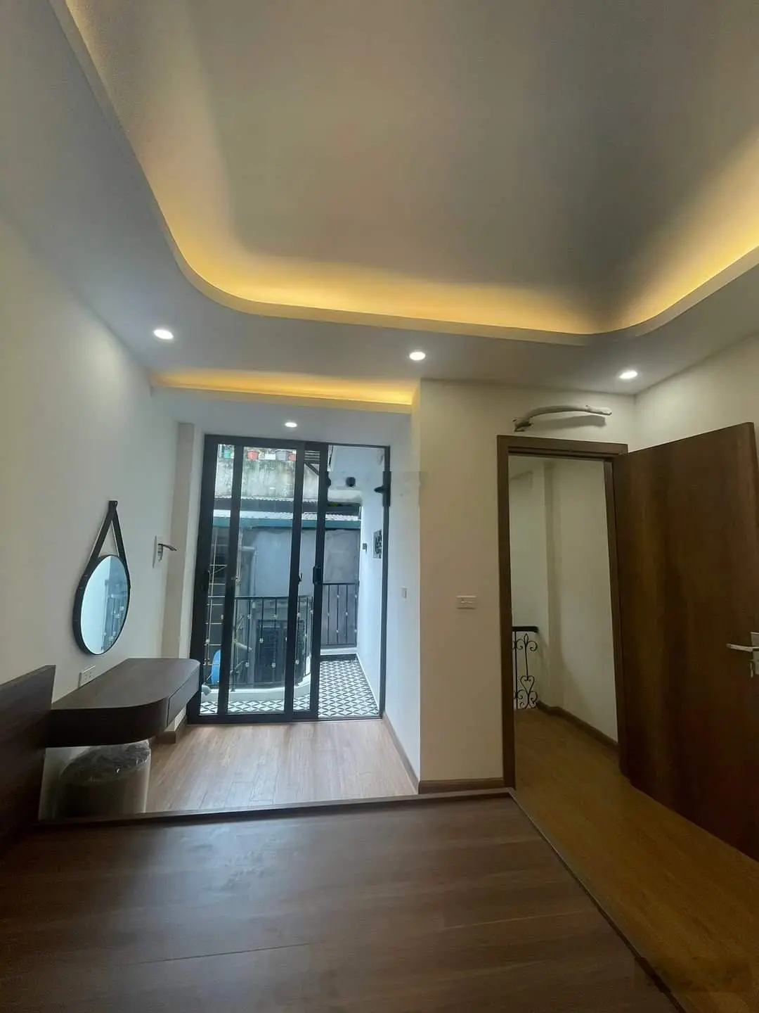 BÁN NHÀ TÔN ĐỨC THẮNG - ĐỐNG ĐA - GẦN PHỐ - NHÀ MỚI - FULL NỘI THẤT- 33M - 4T - MT4,5M - 5 TỶ NHỈNH