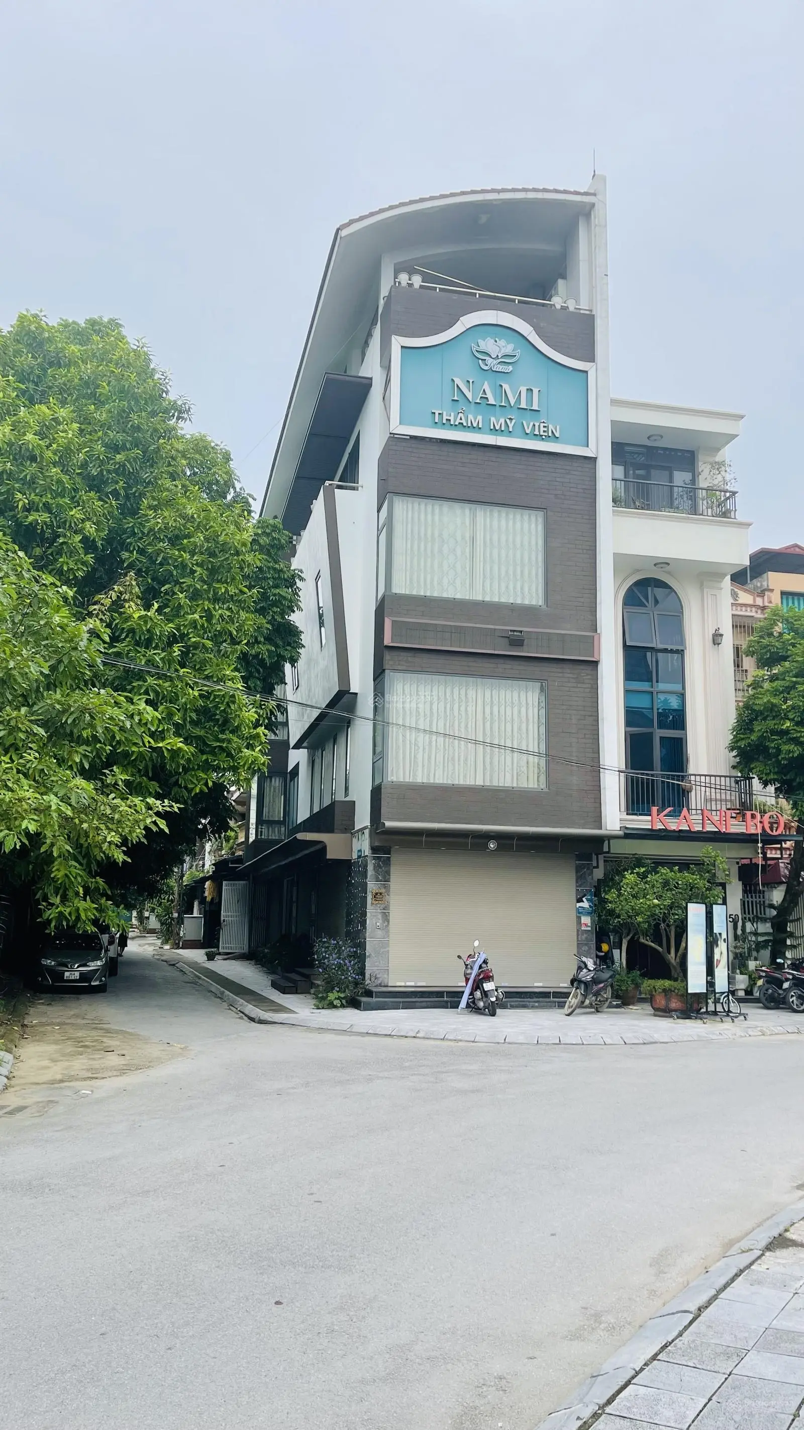 Bán nhà 2 mặt tiền trung tâm thành phố view hồ cực đẹp. 14,5 tỷ