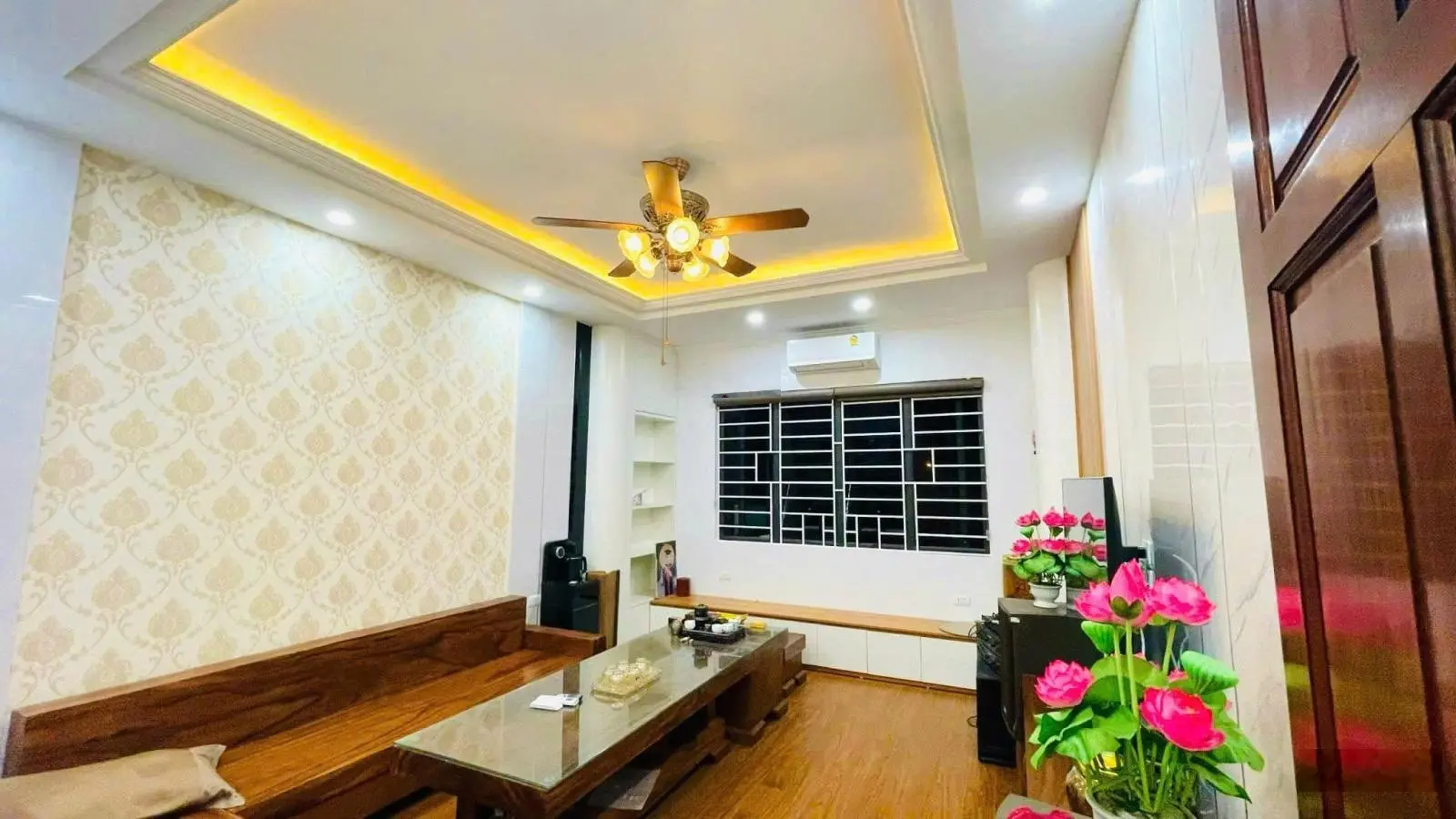 Nhà đẹp, 55m2 5 tầng, giá 12,5 tỷ, Đường Láng, Đống Đa, ô tô, kinh doanh, sát ngã tư cầu giấy
