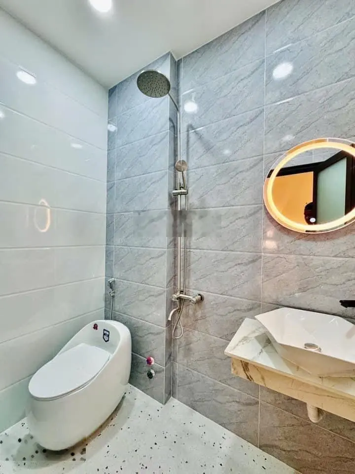 Cần bán gấp nhà Đ Bùi Thị Xuân P2 Q Tân Bình. 83,5m2/4tỷ370. Gần chợ Phạm Văn Hai, cho thuê 36tr/th