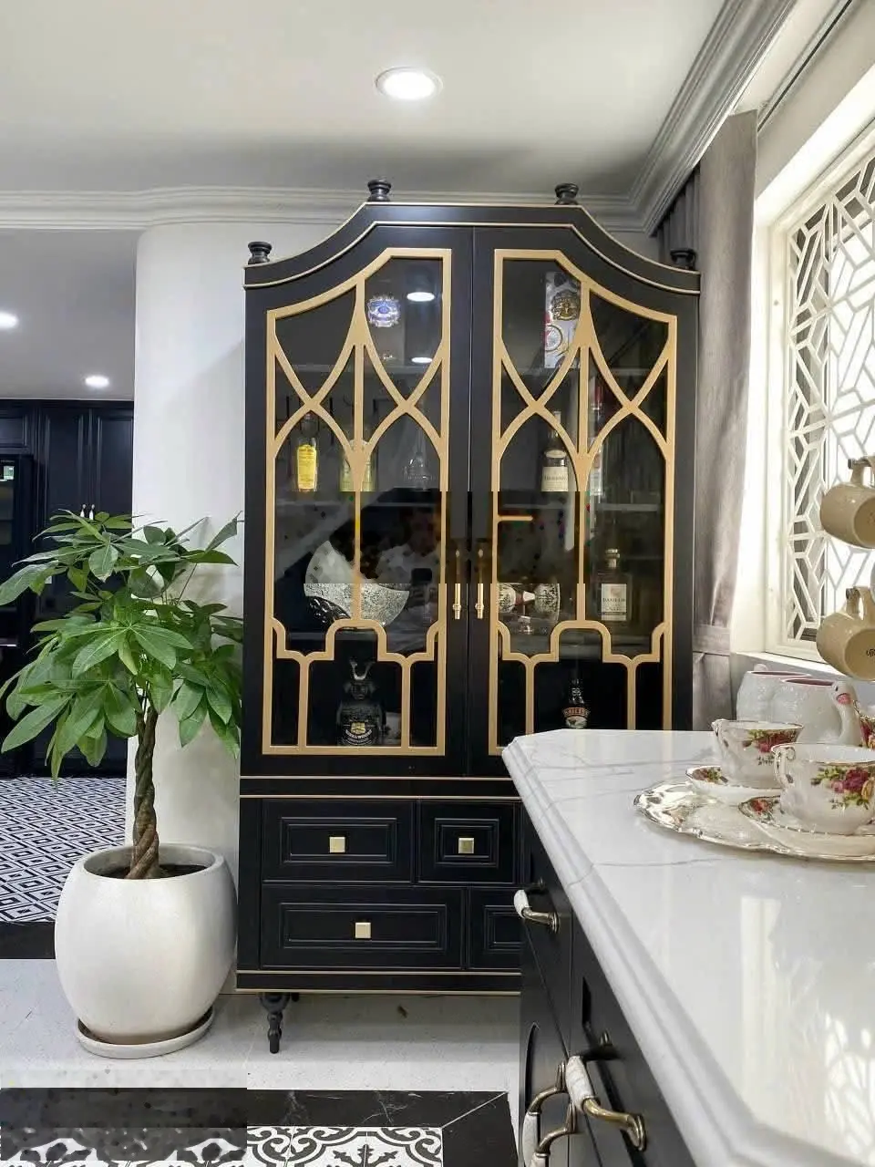 Biệt Phủ Hồ Tây -Nghi Tàm -Xuân Diệu - Phân Lô Víp -Ô Tô Tránh -100M X 5 Tầng MT 9M -Giá Hơn 30 tỷ