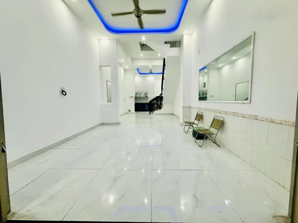 Nhà 3 tầng kiên cố - 62m2 - đường 5m ngay chợ đống đa - nhỉnh 4 tỷ