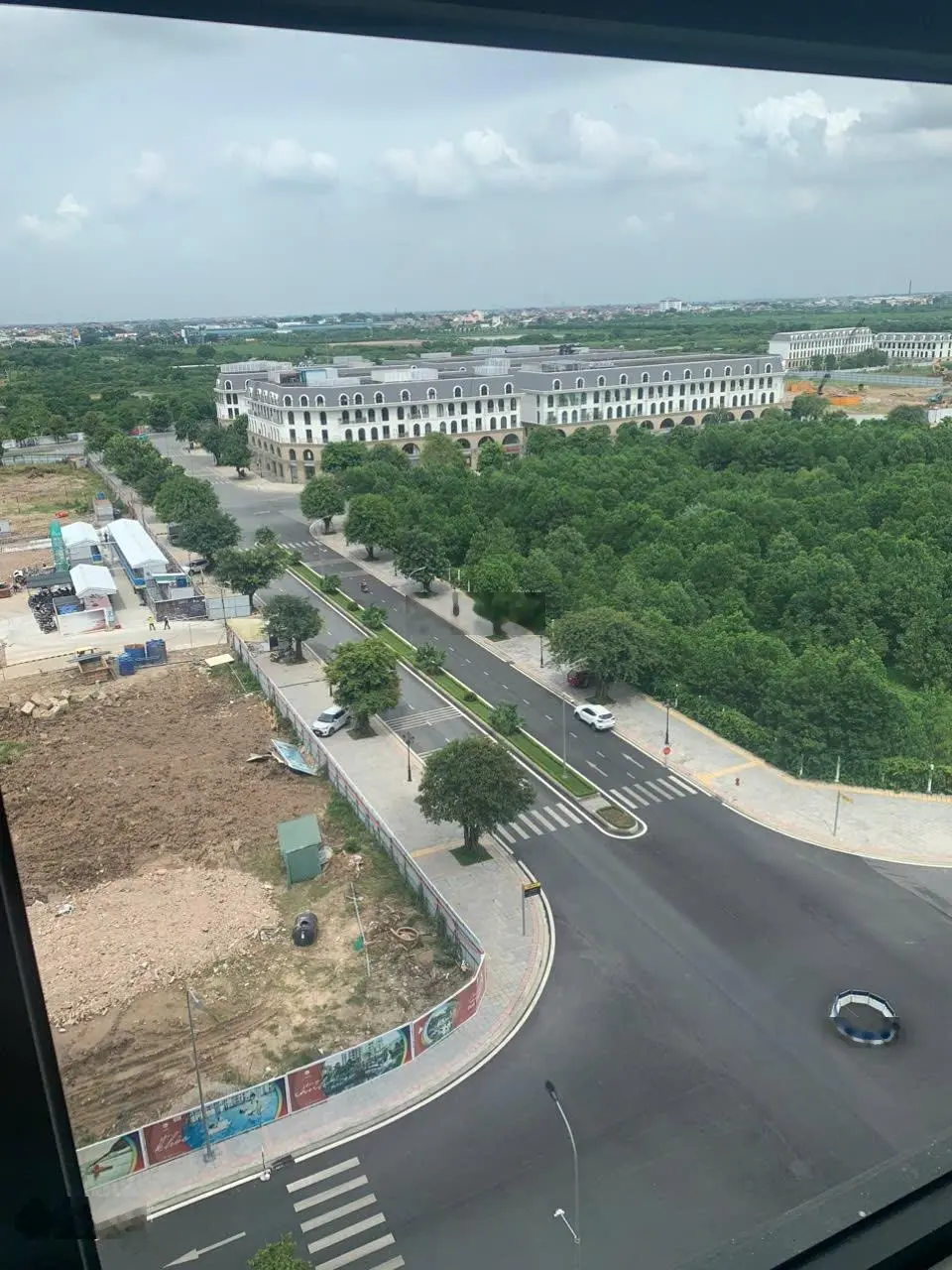 Chủ nhà gửi bán căn 2N2WC góc tòa P4 67m2 giá 3ty450, nhà mới, hướng đông bắc , có 2 hầm gửi xe
