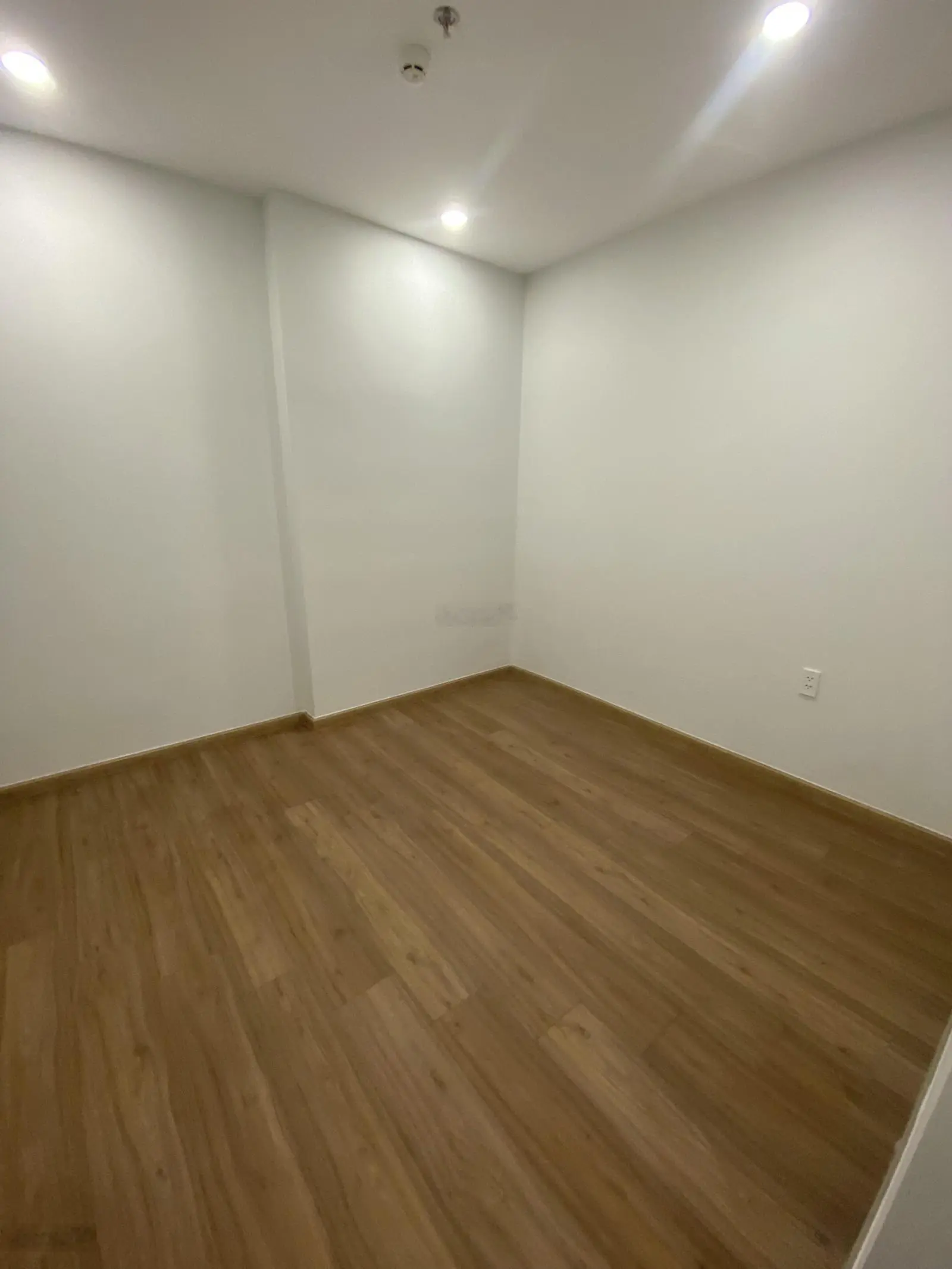 Chủ gửi bán căn 2PN2Wc- 57m2. Tầng trung. View hồ bơi. Bcons garden. Giá 1ty5 bao hết thuế phí