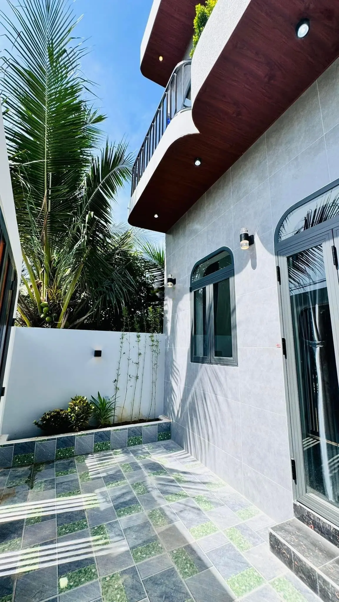 Nhà lầu diên Khánh mới xây siêu đẹp, đường ô tô tận nhà. Giá rẻ. Sổ Hồng giấy phép xd đầy đủ