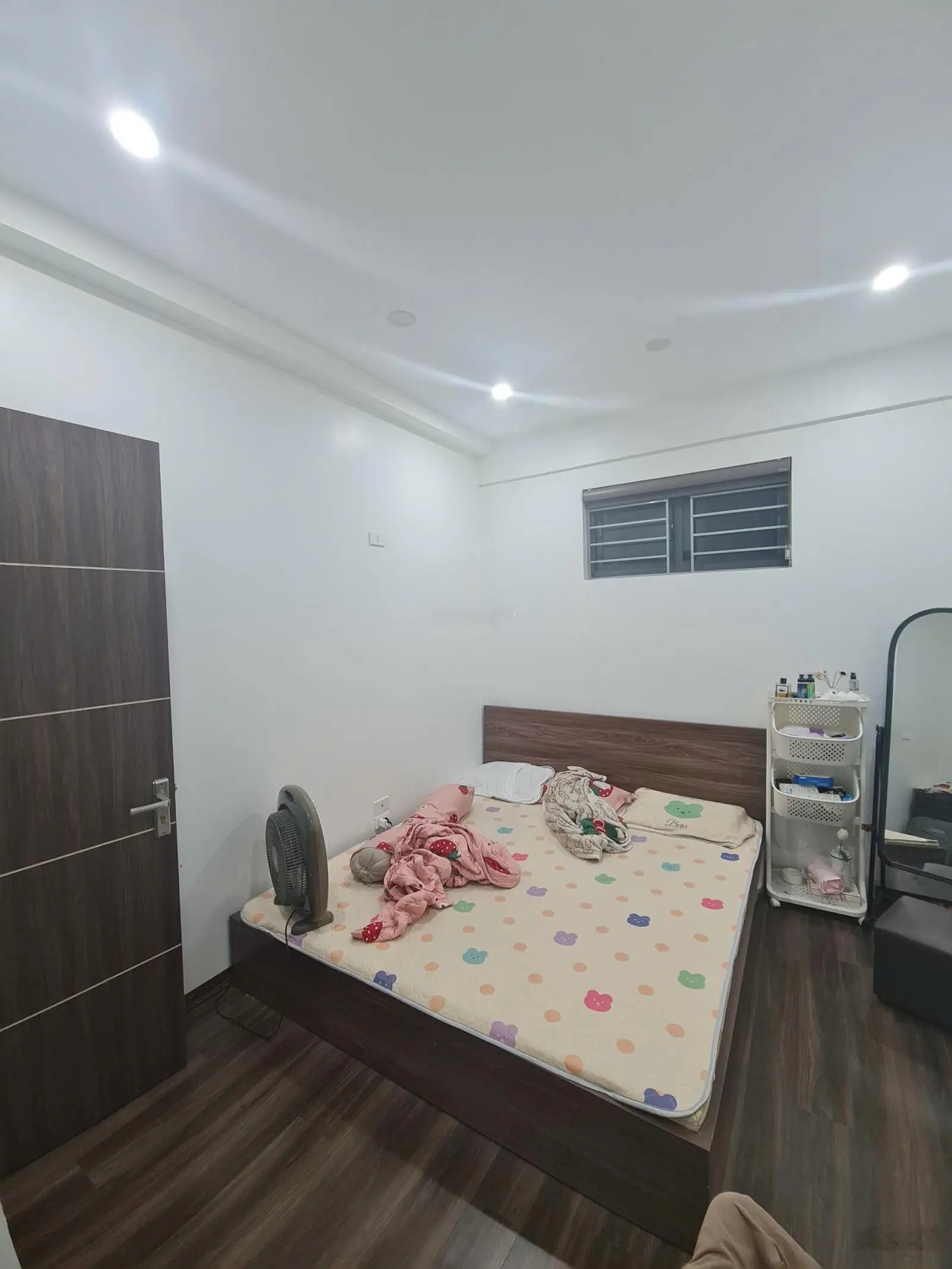 Chính chủ bán căn hộ chung cư tầng trung CT12 Kim Văn 65.1m2, 2 ngủ, 2 WC, có sổ riêng, bao phí