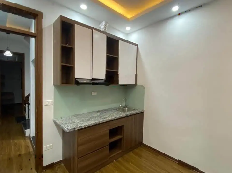 bán nhà thái hà 40m 5T MT 3m giá 9,9 tỷ.nhà phân lô,gần phố, ôtô đỗ của, 20m ra phố. víp nhất khu.