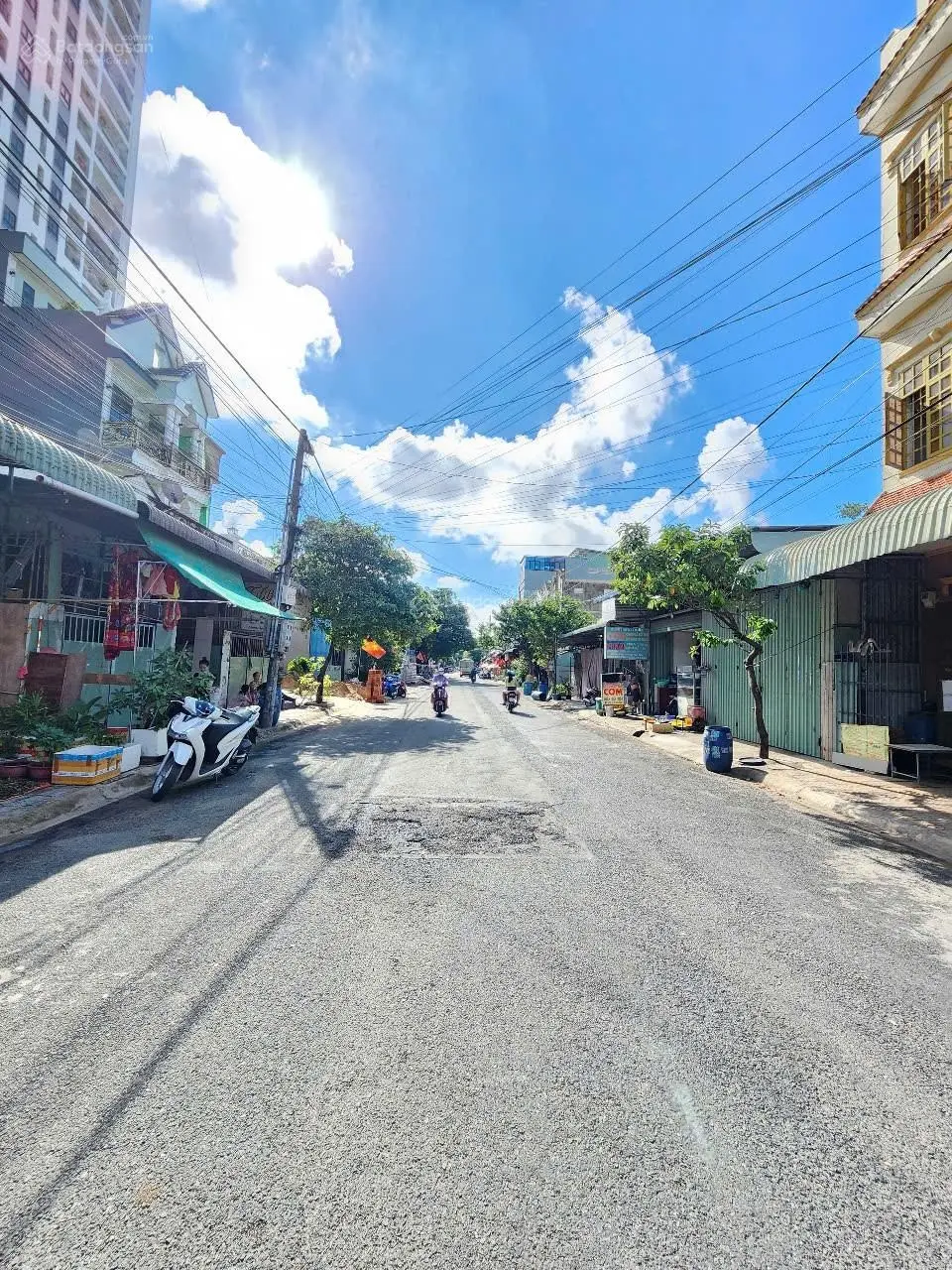 Bán dãy trọ 111m2 dưới chân chung cư. Gần chợ Bình Đang, đường Nguyễn Du. P. Bình Hòa TP Thuận An