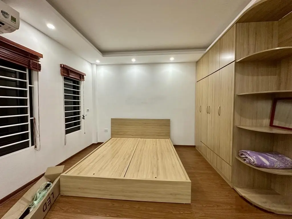 Lạc Long Quân Cầu giấy - nhà đẹp như mới - tặng full nội thất - vài bước ra phố 48m2 nhỉnh 8tỷ