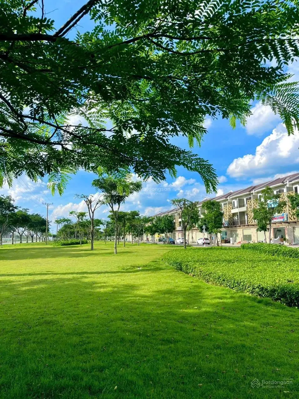 Bán nhà 1 trệt 2 lầu tại VSIP 2 Bình Dương dự án Sun Casa Central giá tốt đầu tư