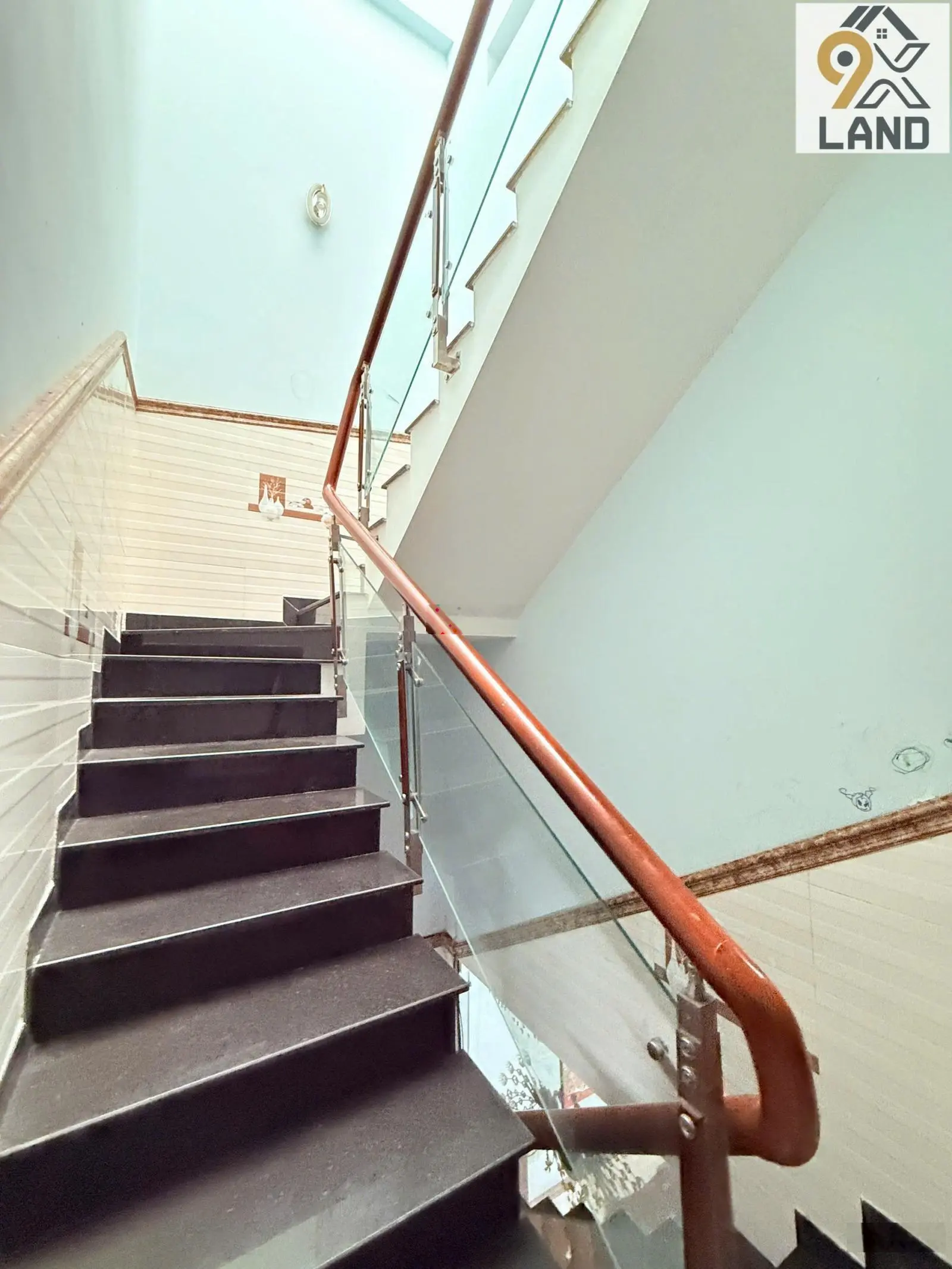 Bán gấp nhà 3 tầng - xây kiên cố - gần hoàng diệu 2 - đường 7m - khu dân cư an ninh - sổ hồng riêng
