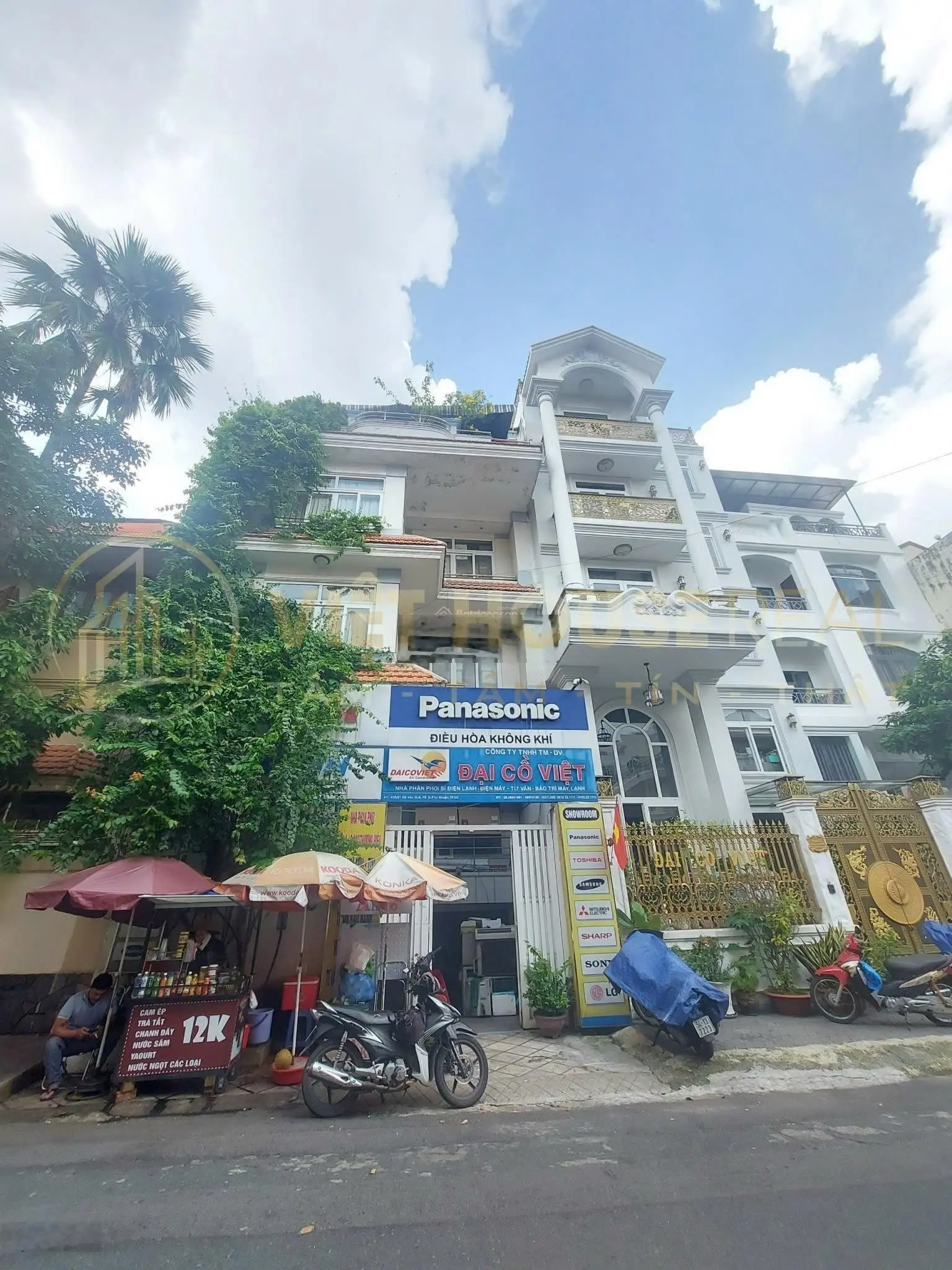 Cần bán gấp biệt thự 43 Hồ Văn Huê 7,1x17m trệt 3 lầu. Giá 33 tỷ