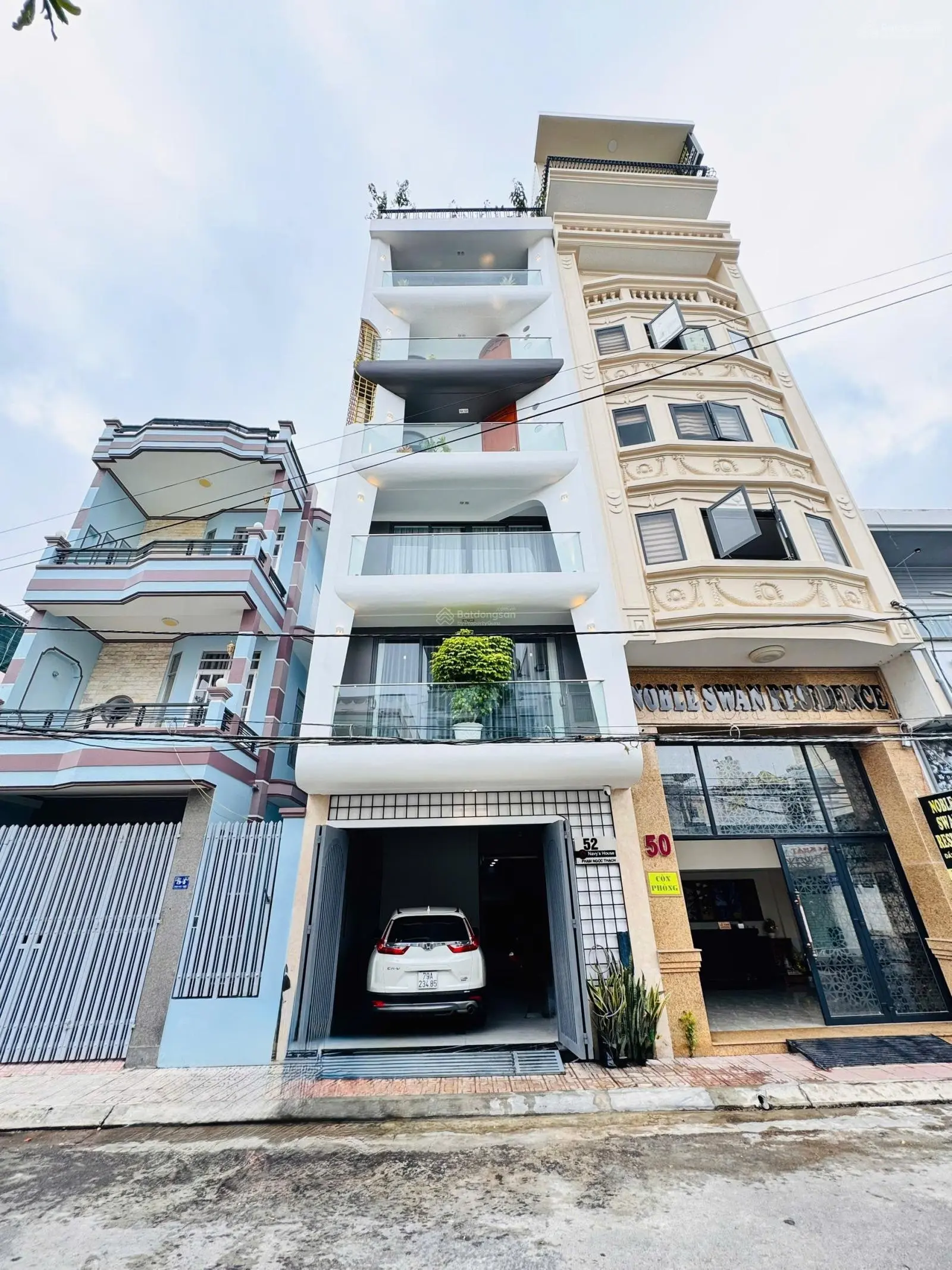 Bán nhà gần biển full nội thất xịn xò. 6 tầng chỉ 18 tỷ mặt đường phạm ngọc thạch vĩnh hải nha trag