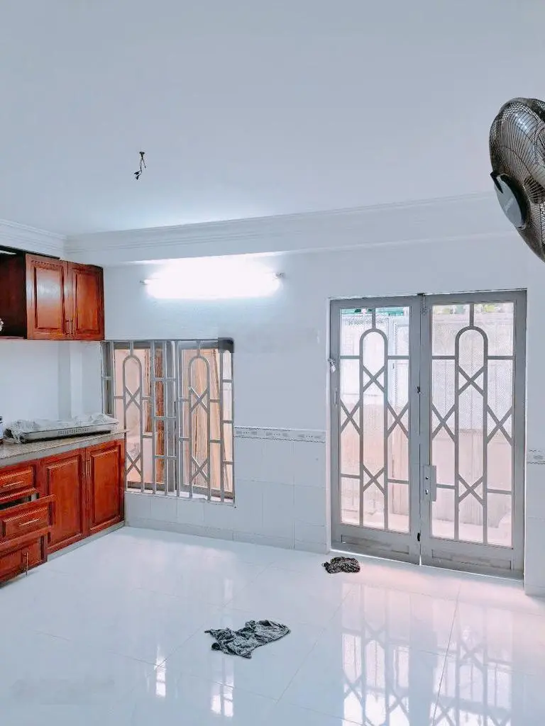 Nhà 2 tầng hẻm oto trung tâm Quận 7 - cách Phú Mỹ Hưng 300m