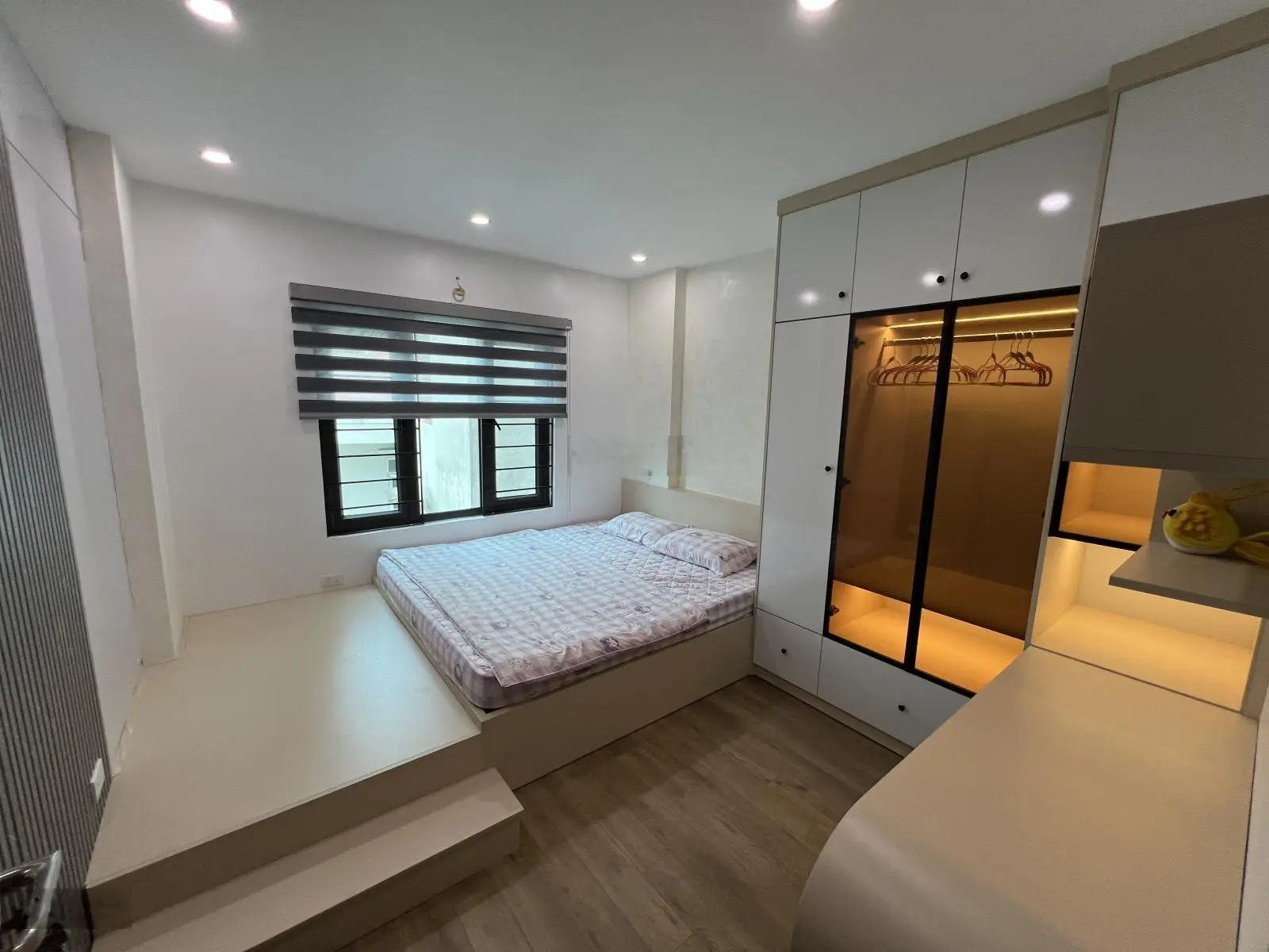 Dân xây Ngọc Thuỵ. Mới tinh, thang máy, full nội thất. Gần cầu Long Biên, chỉ 10p sang phố Cổ