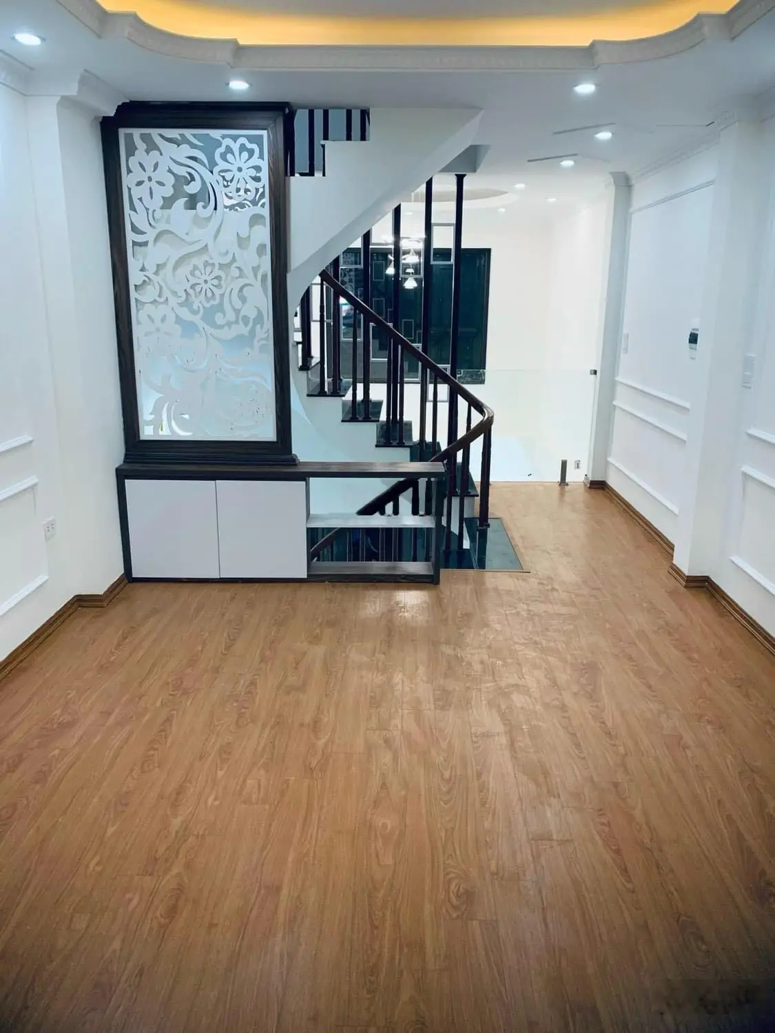 Nhà 5 tầng lô góc lừng lững 35m2, mặt ngõ thông thoáng, 30m ra ô tô tránh tại Yên Lũng