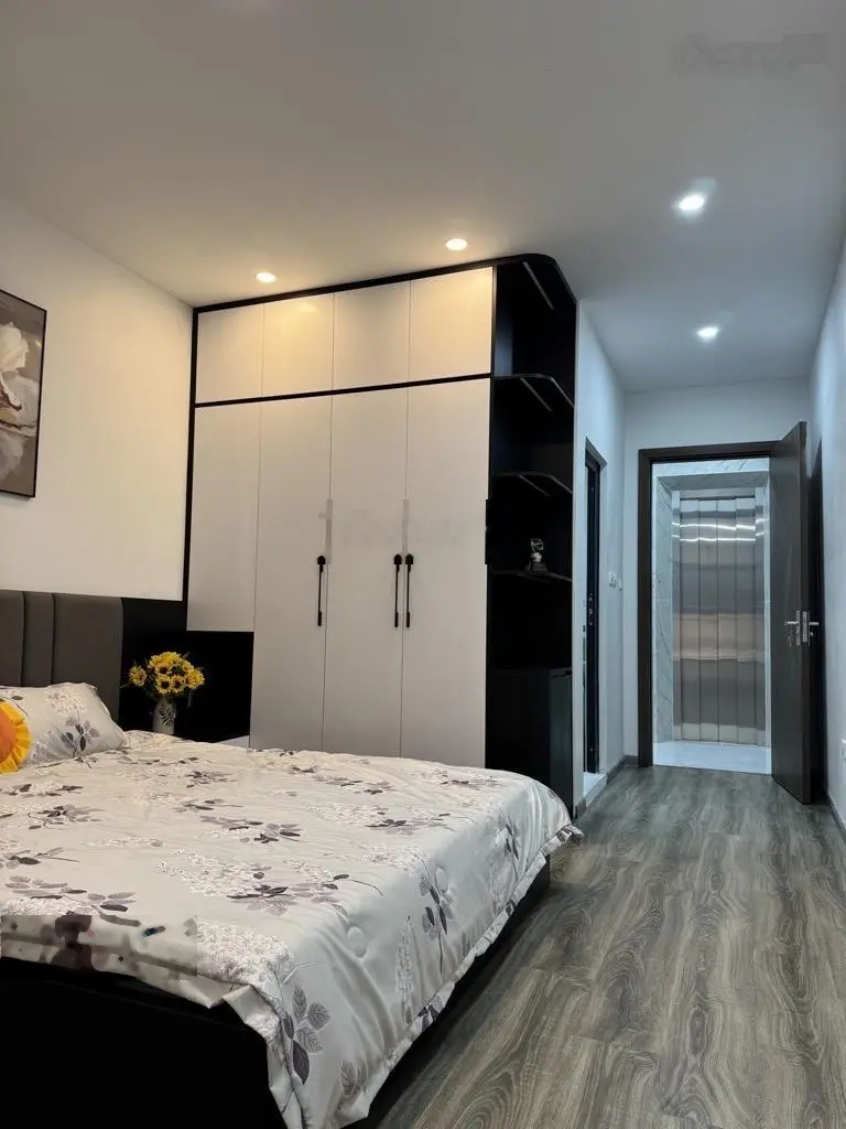 Nhà đẹp đường Võ Chí Công, 40m2, 5 tầng, thang máy, Ô tô đỗ cửa