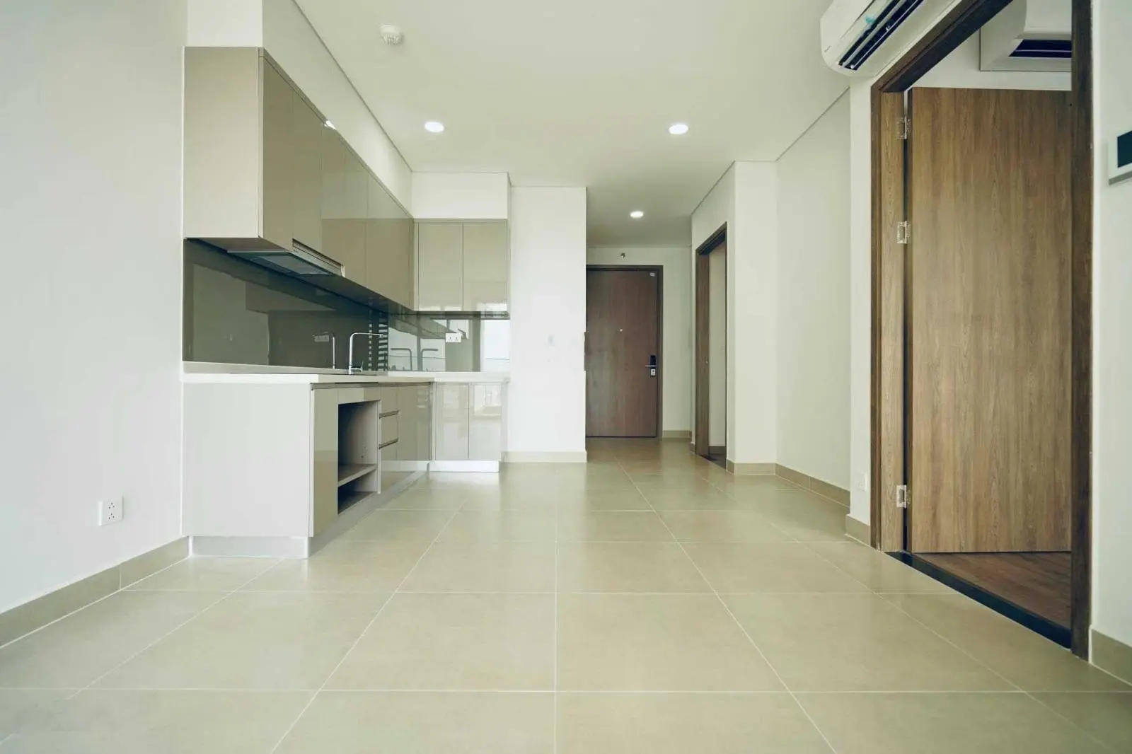 Bán gấp căn hộ cao cấp River Panorama Quận 7 giá: 2 tỷ 950 (gồm 2PN + 2WC 63m2). LH Em Tuấn xem nhà